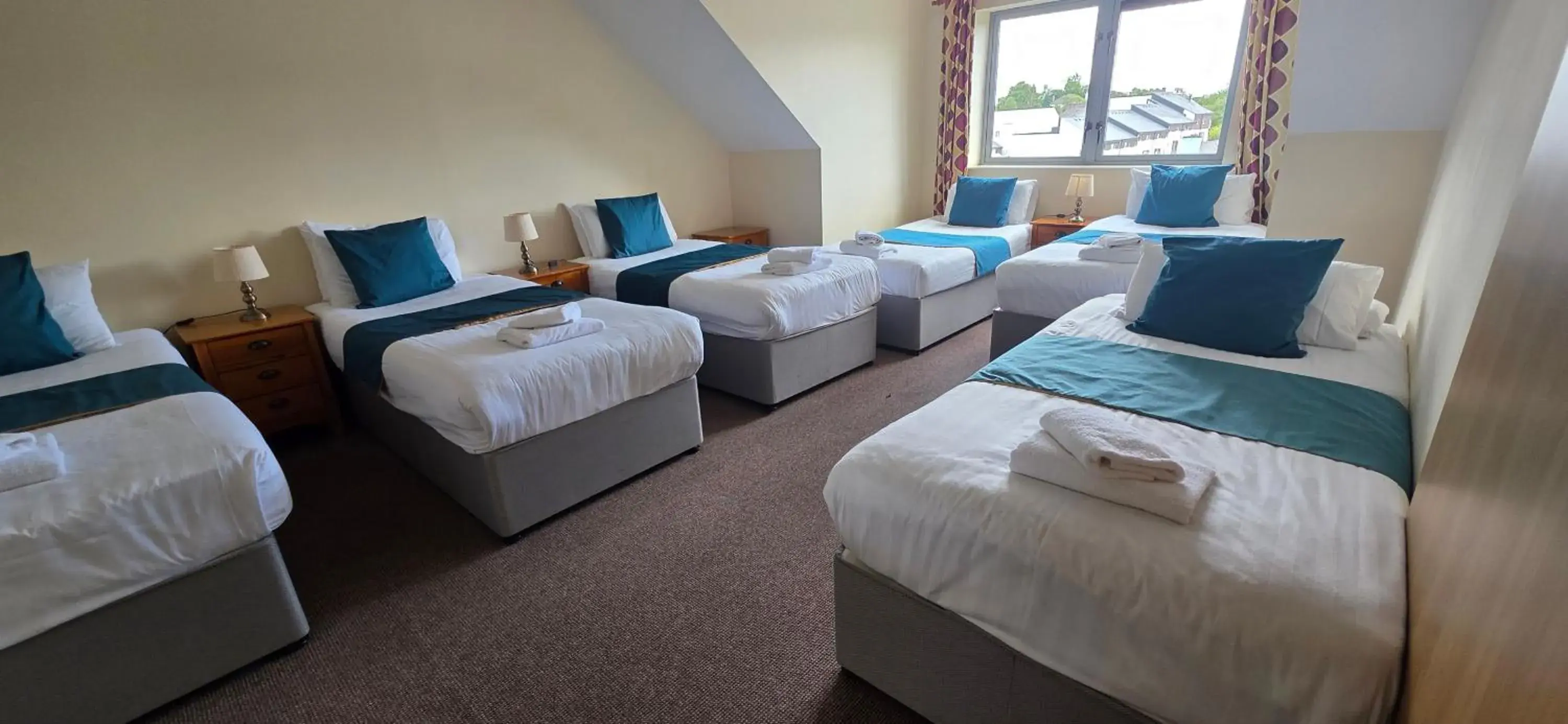 Three-Bedroom Apartment in The Courtyard Apartments Three-Bedroom Apartment in The Courtyard Apartments