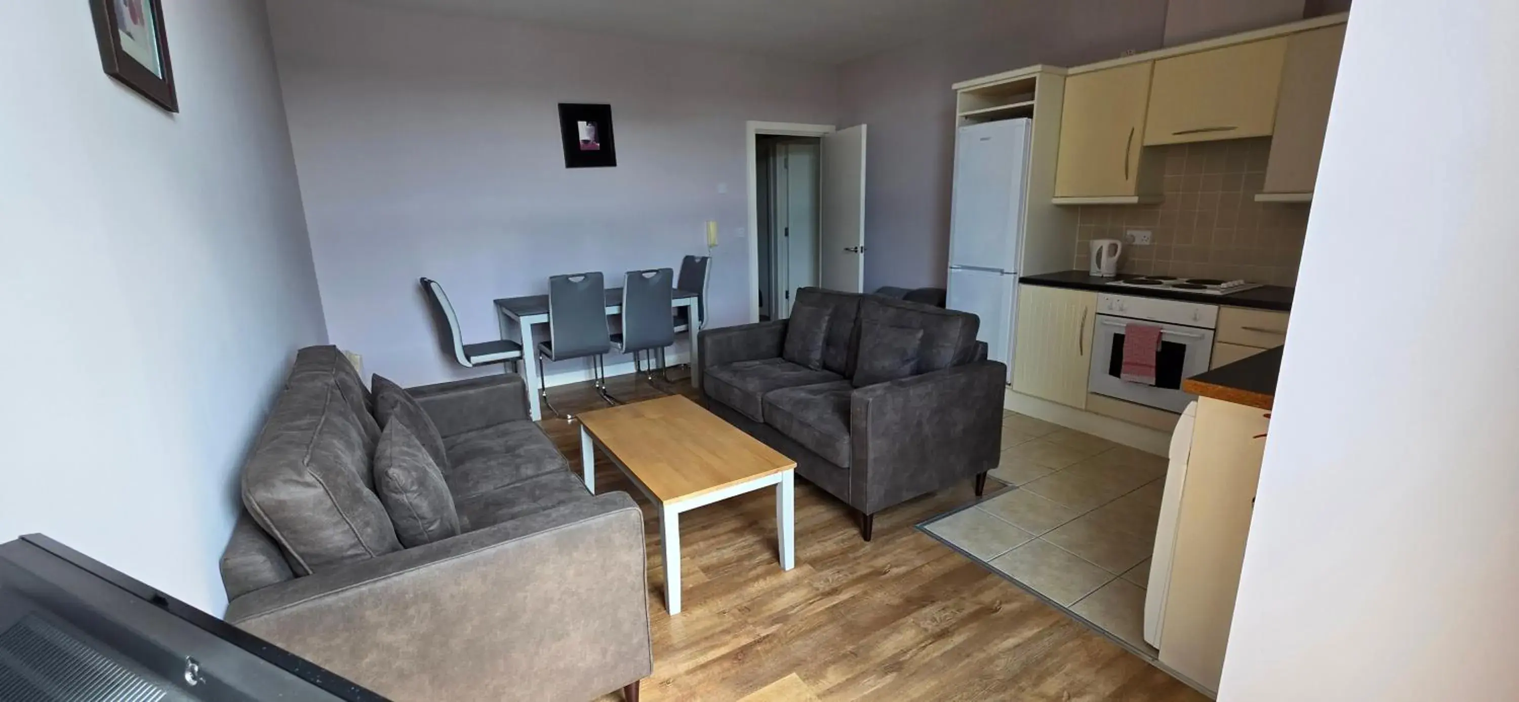 Basic Triple Room in The Courtyard Apartments Basic Triple Room in The Courtyard Apartments