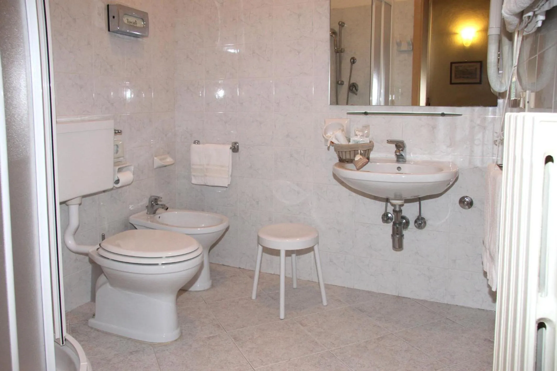 Bathroom in B&B L'Agnolo Di Caroti Cinzia