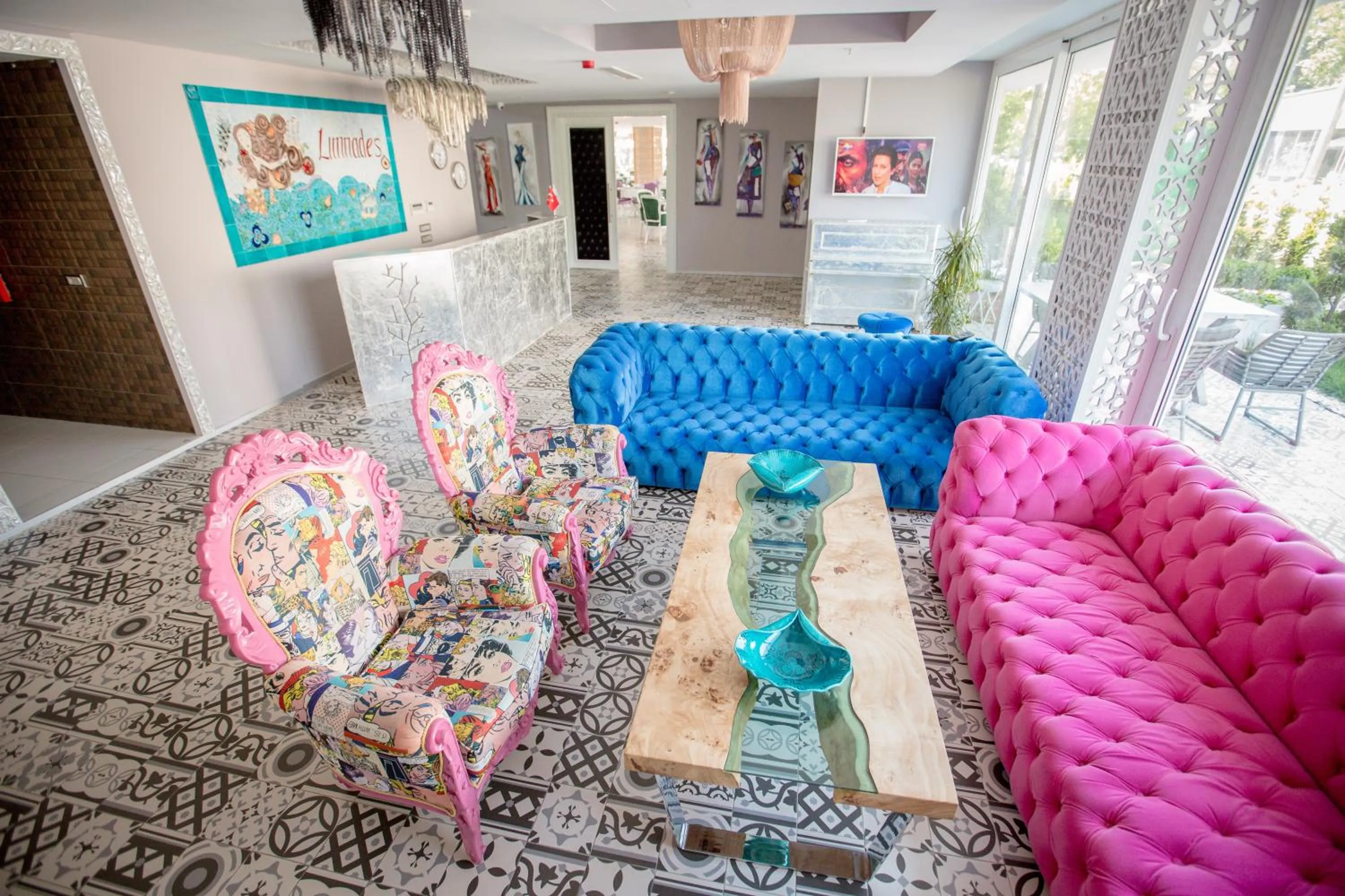 Communal lounge/ TV room in Limnades Hotel İznik