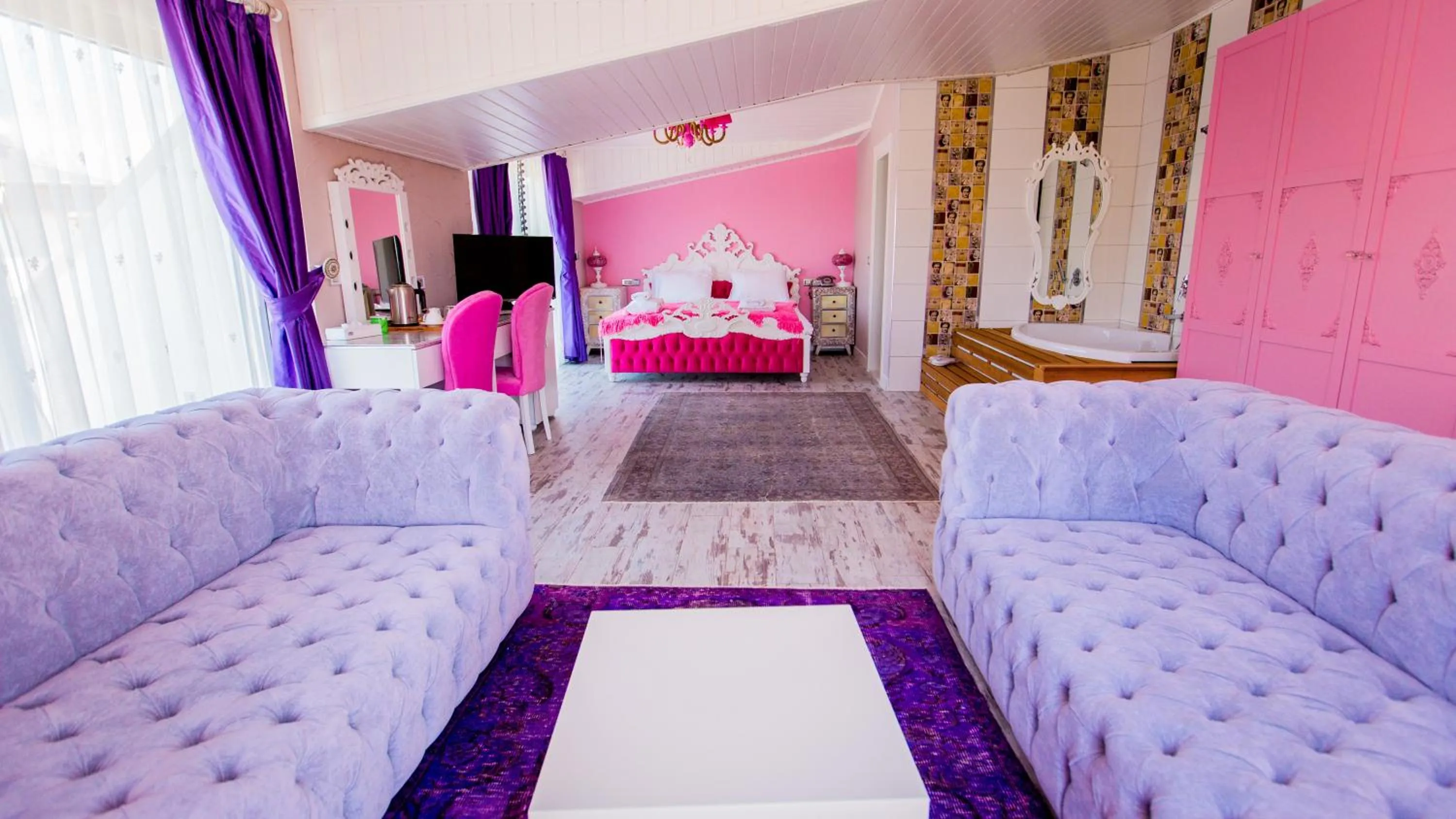 Decorative detail, Bed in Limnades Hotel İznik