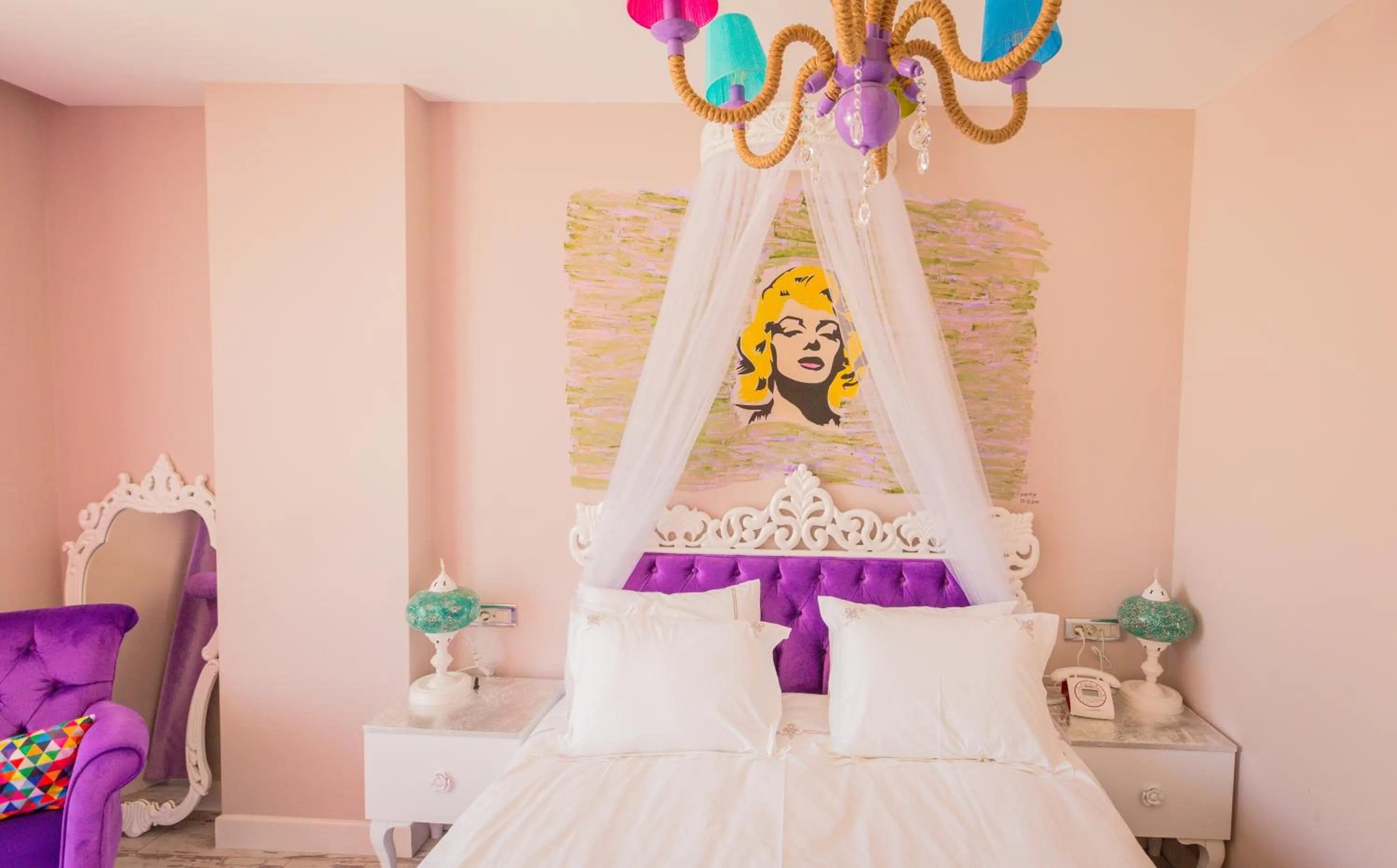 Decorative detail, Bed in Limnades Hotel İznik