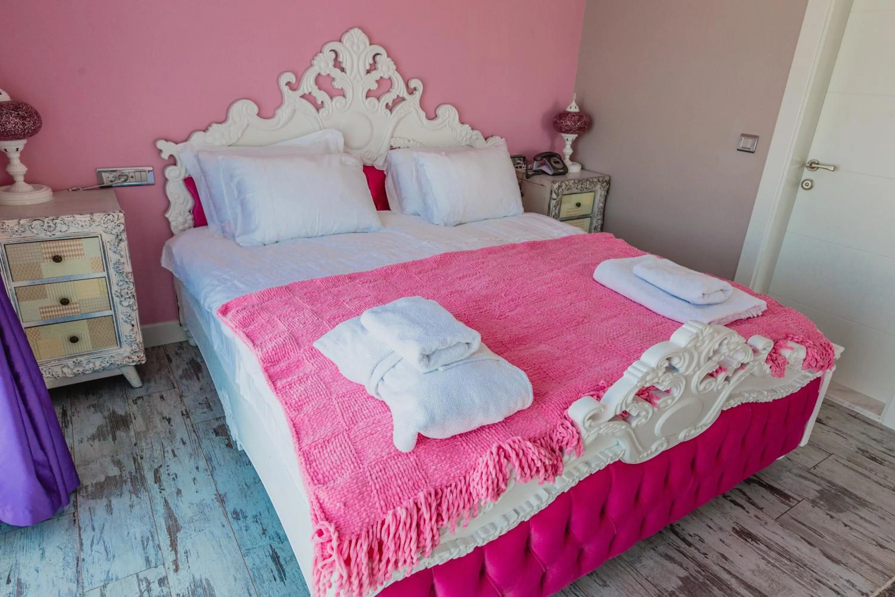 Bedroom, Bed in Limnades Hotel İznik