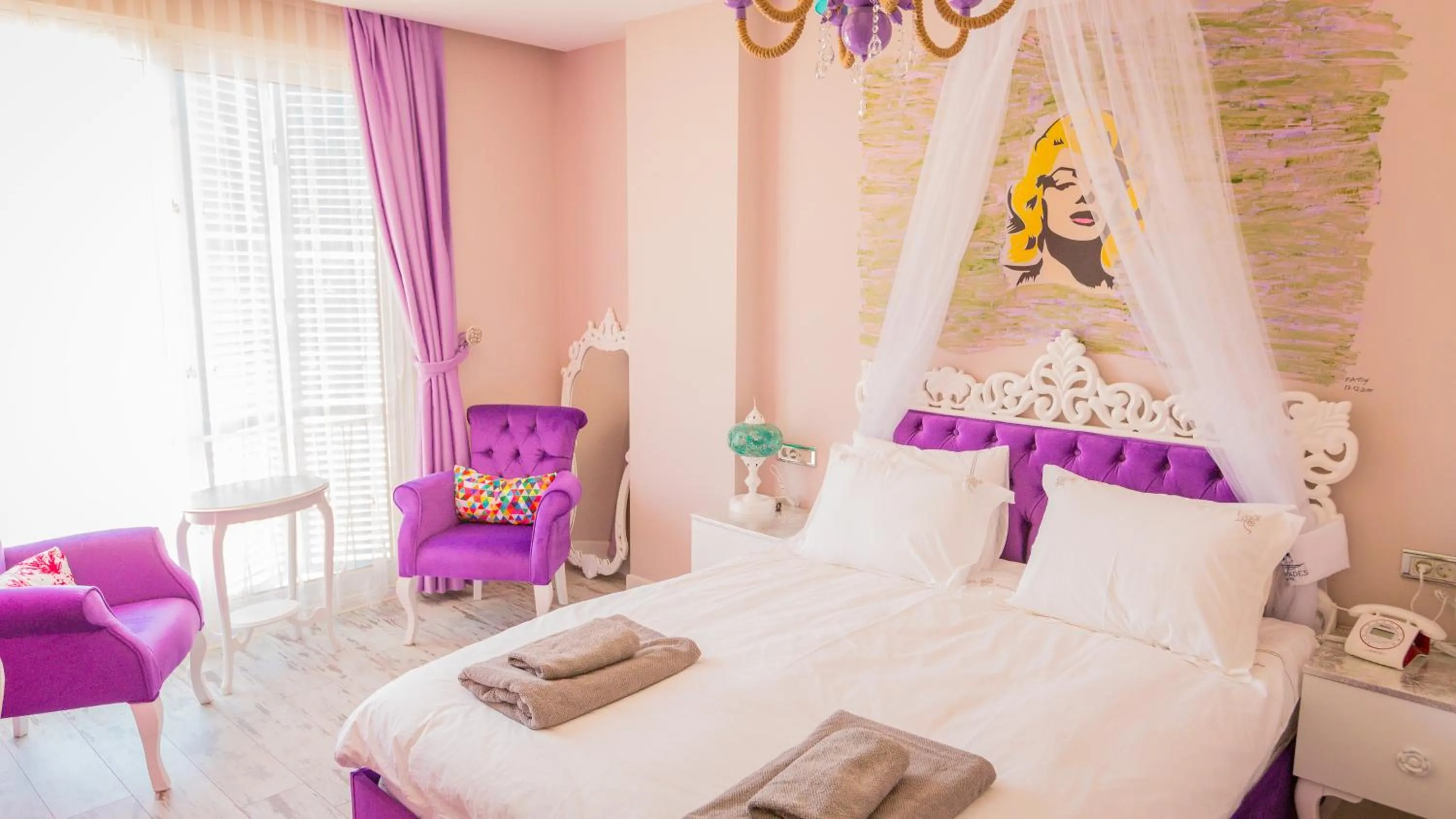 Decorative detail, Bed in Limnades Hotel İznik