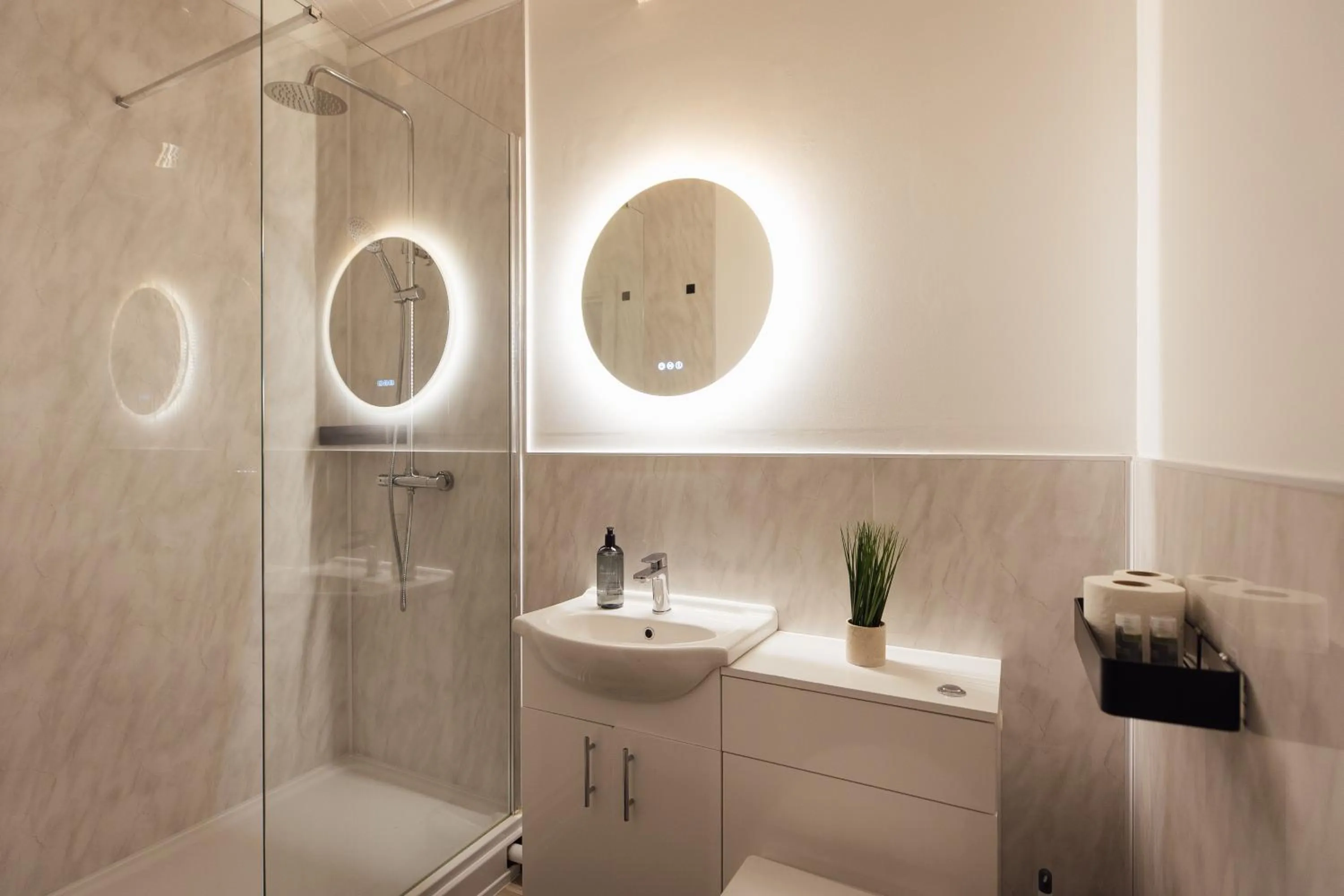 Bathroom in The Dolphin Hotel & Restaurant