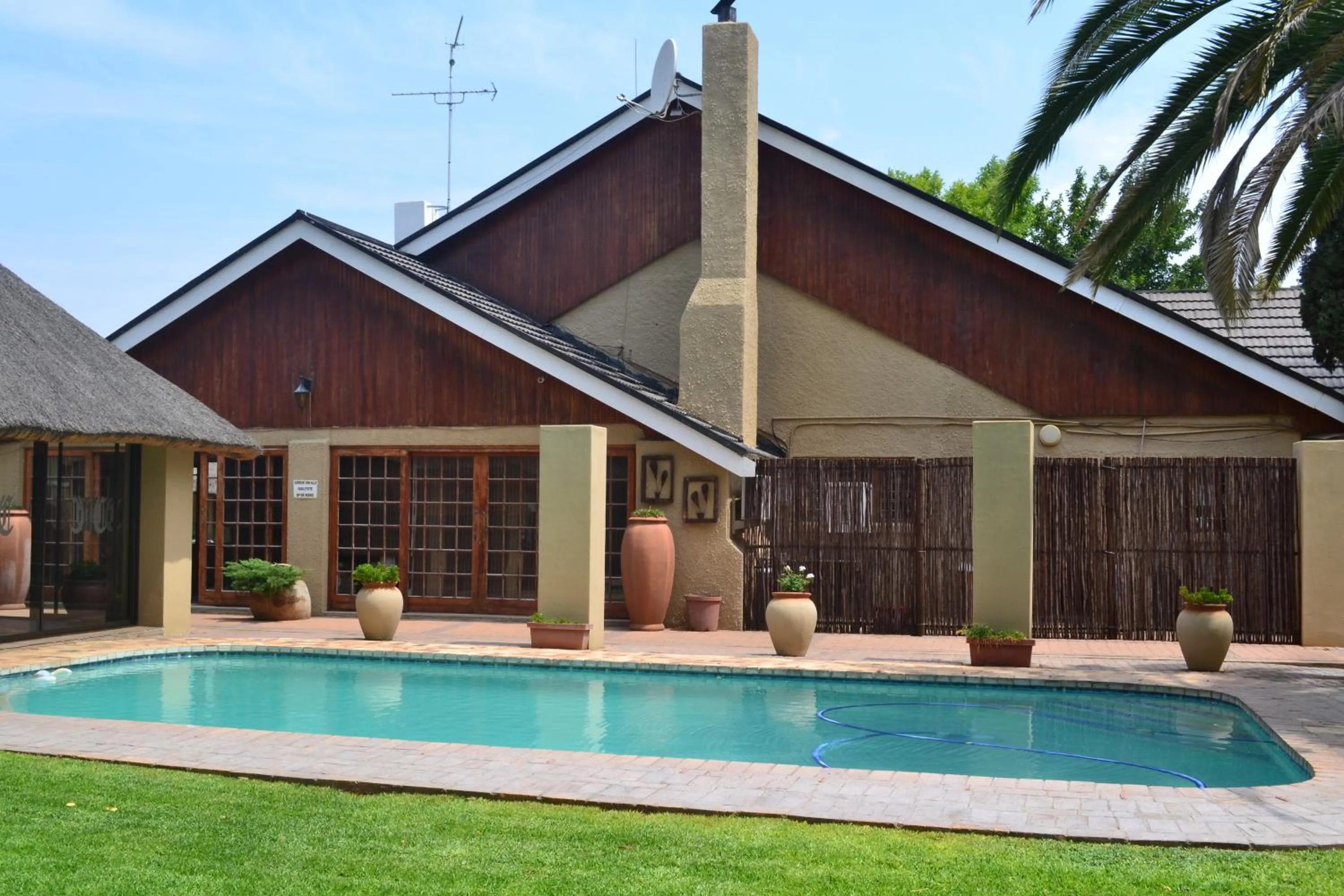 Swimming pool in Castello Guesthouse Vryburg