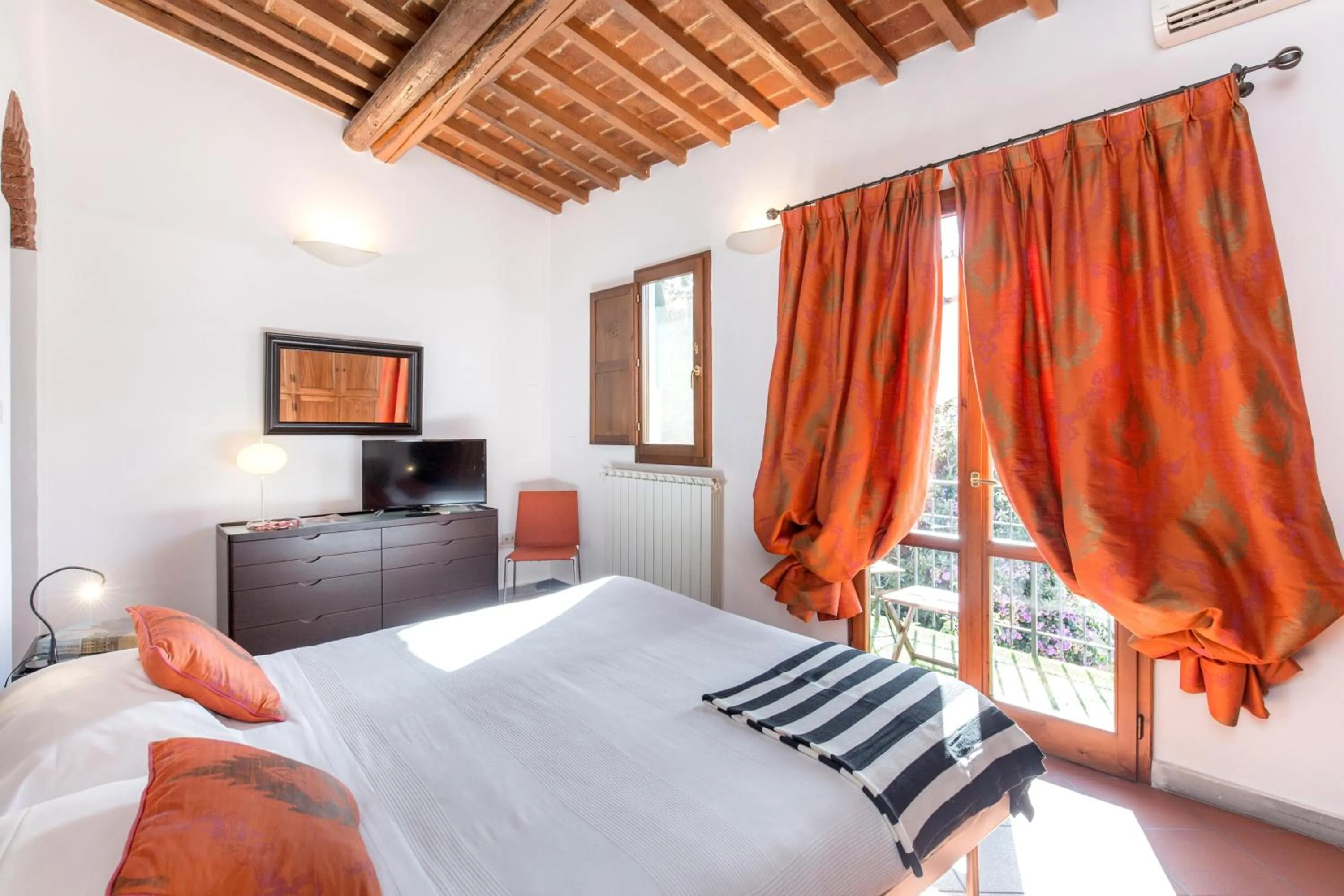 TV and multimedia, Bed in Home Boutique Santa Maria Novella