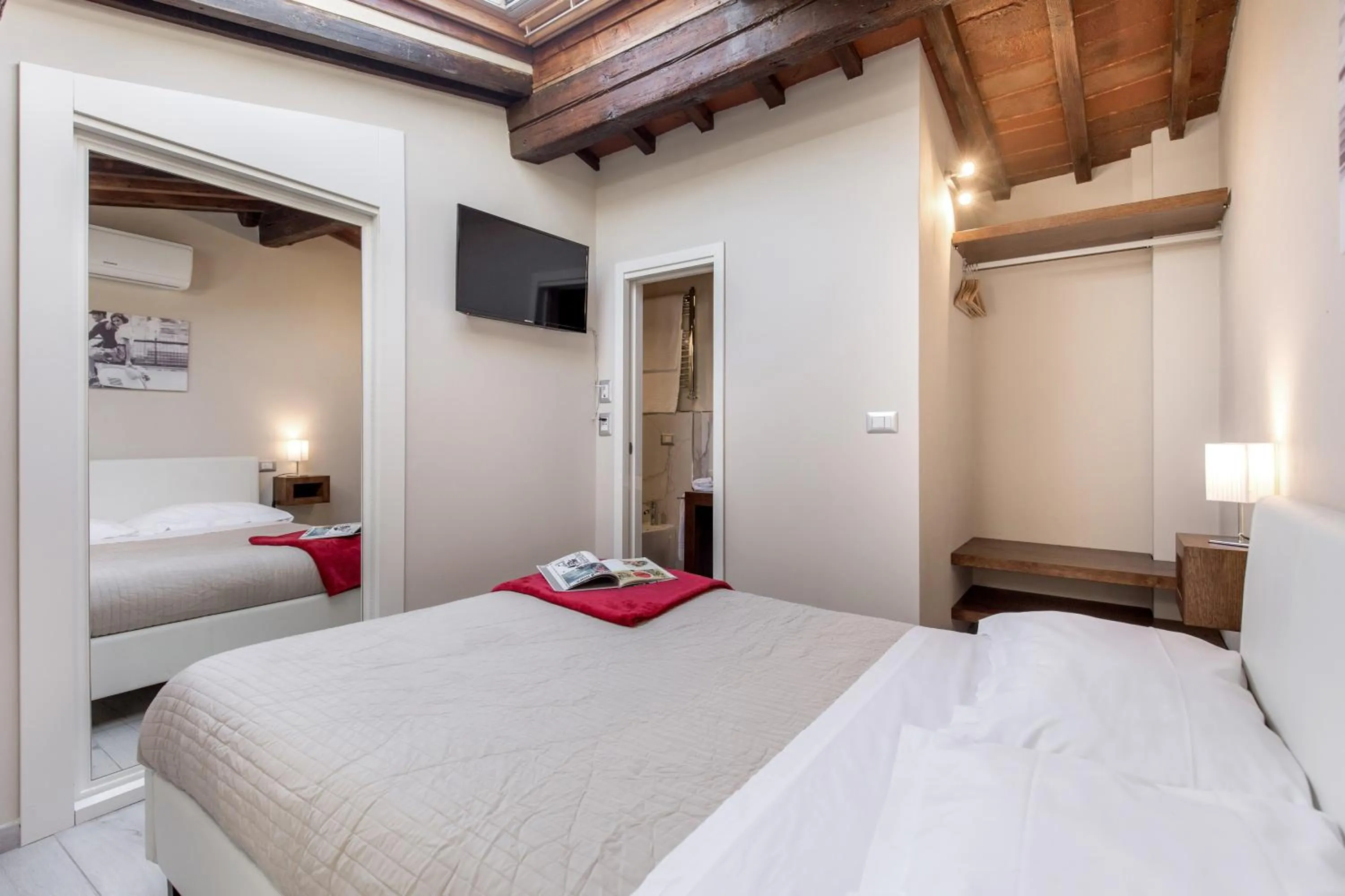 Photo of the whole room, Bed in Home Boutique Santa Maria Novella