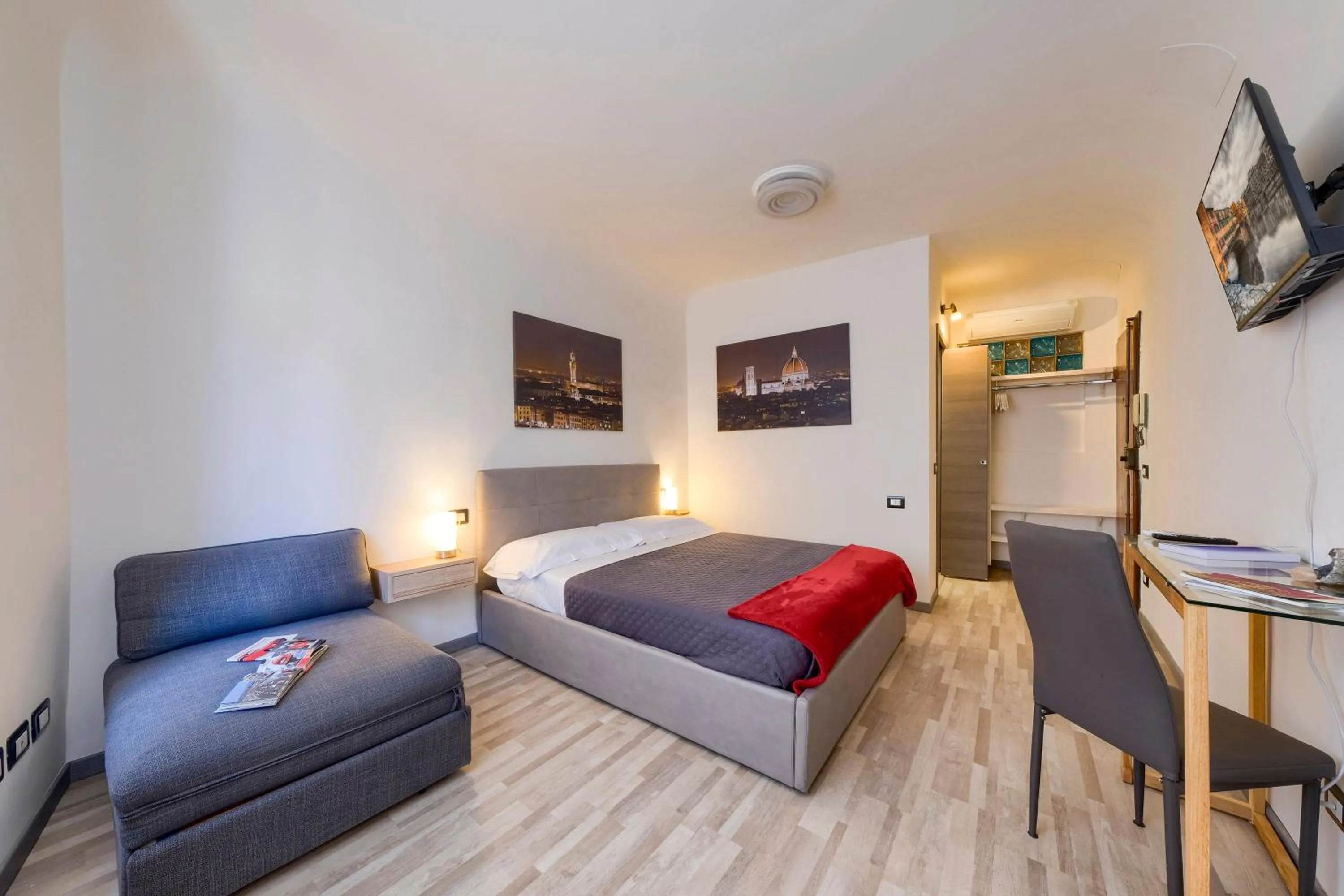 Photo of the whole room, Bed in Home Boutique Santa Maria Novella