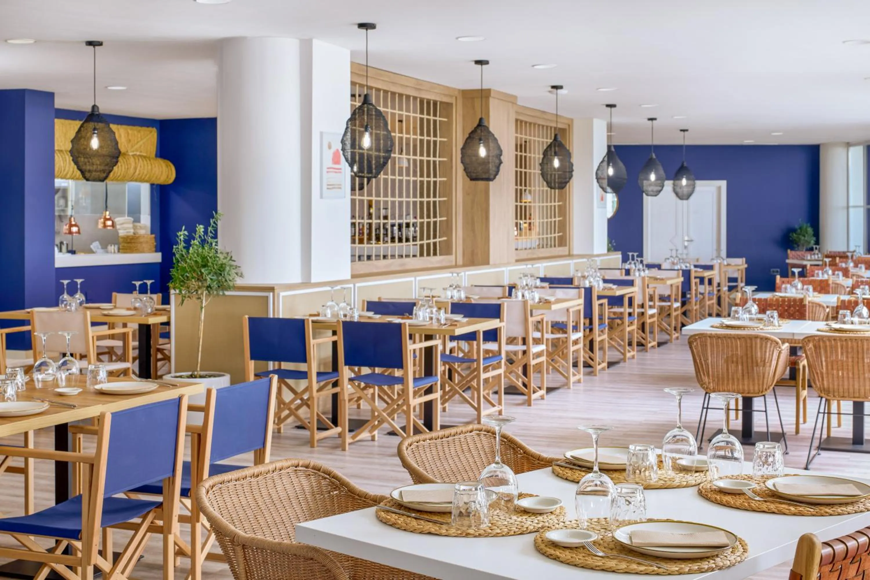 Restaurant/places to eat in Meliá La Palma
