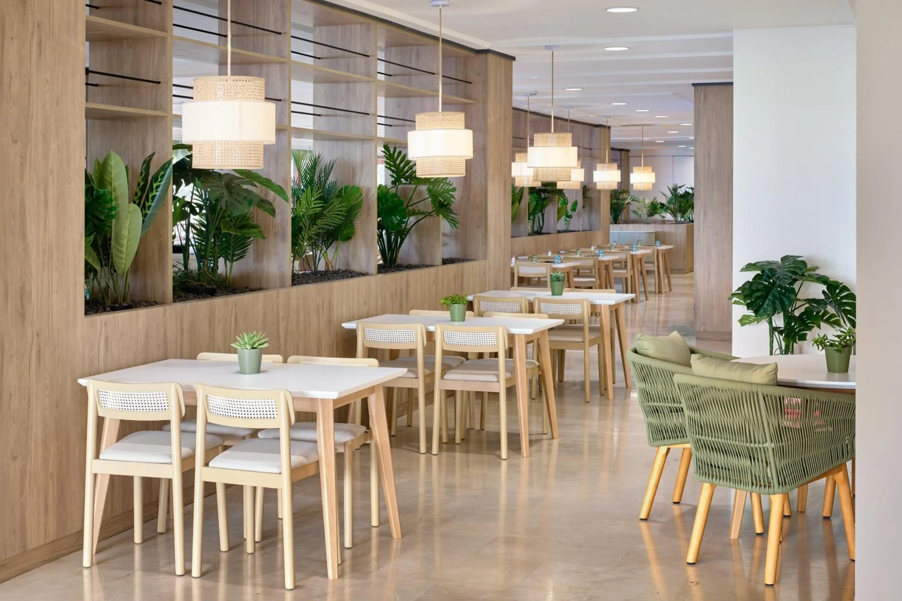 Restaurant/places to eat in Meliá La Palma
