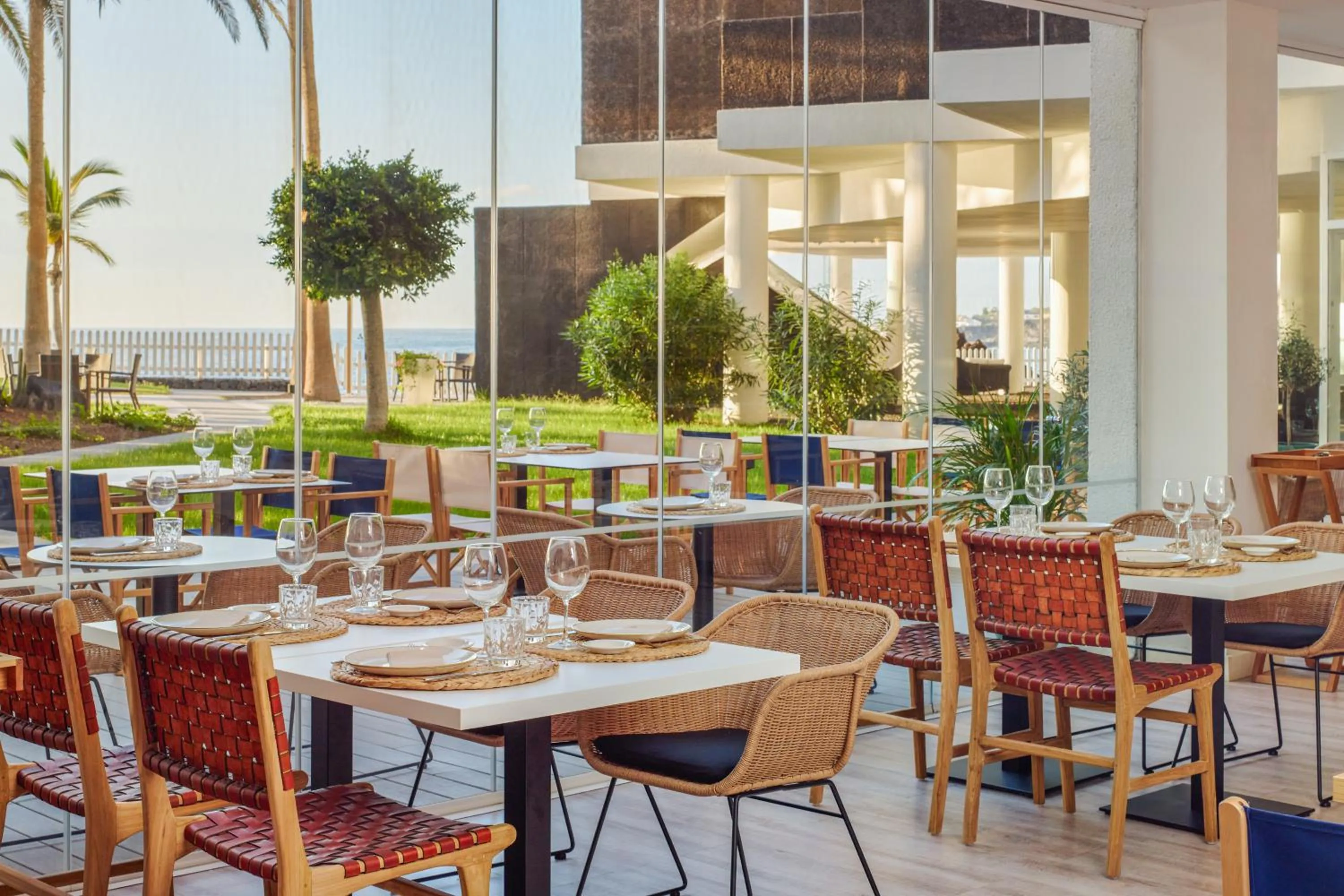 Restaurant/places to eat in Meliá La Palma