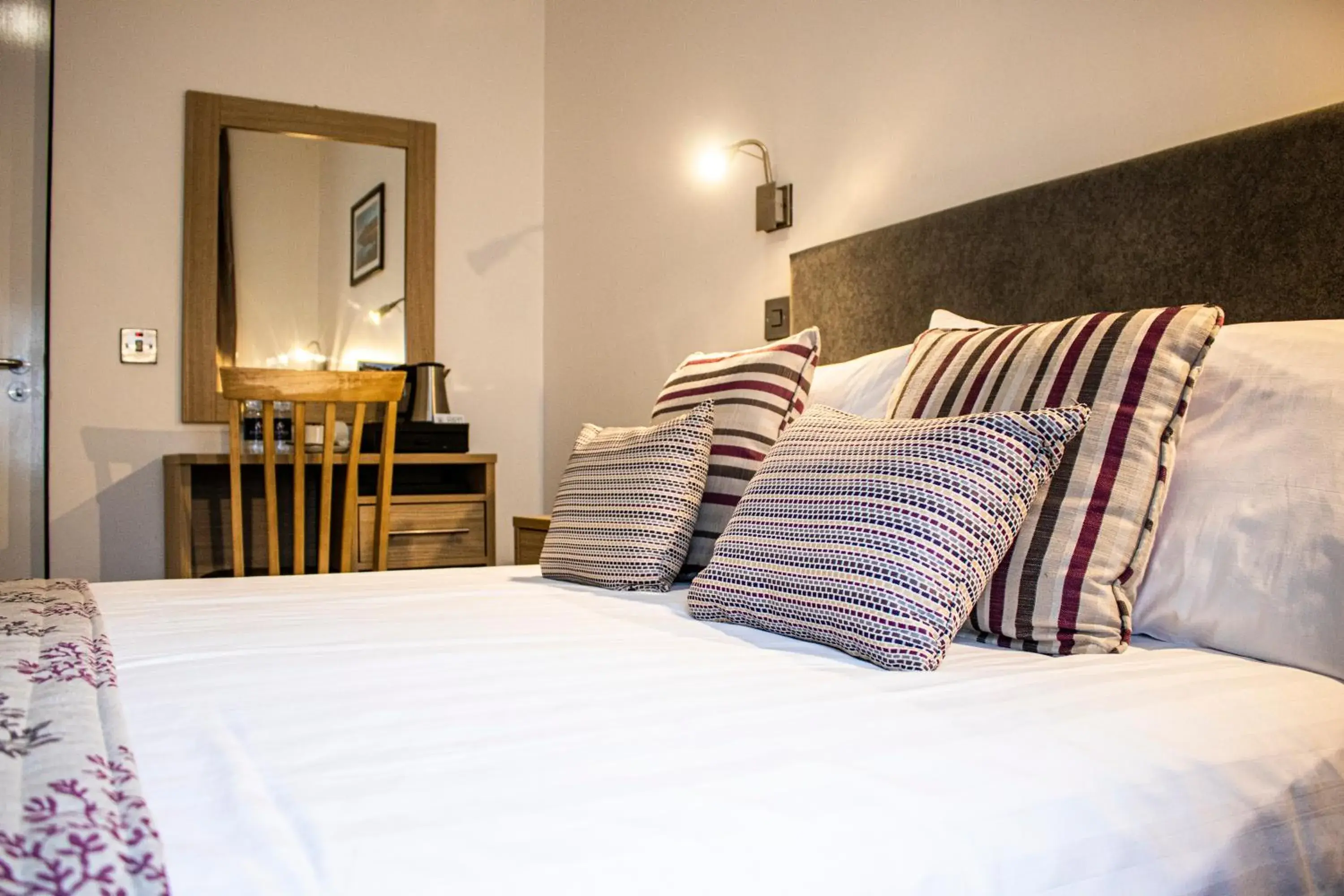 Double Room with Private Bathroom in The Rostrevor Inn Double Room with Private Bathroom in The Rostrevor Inn
