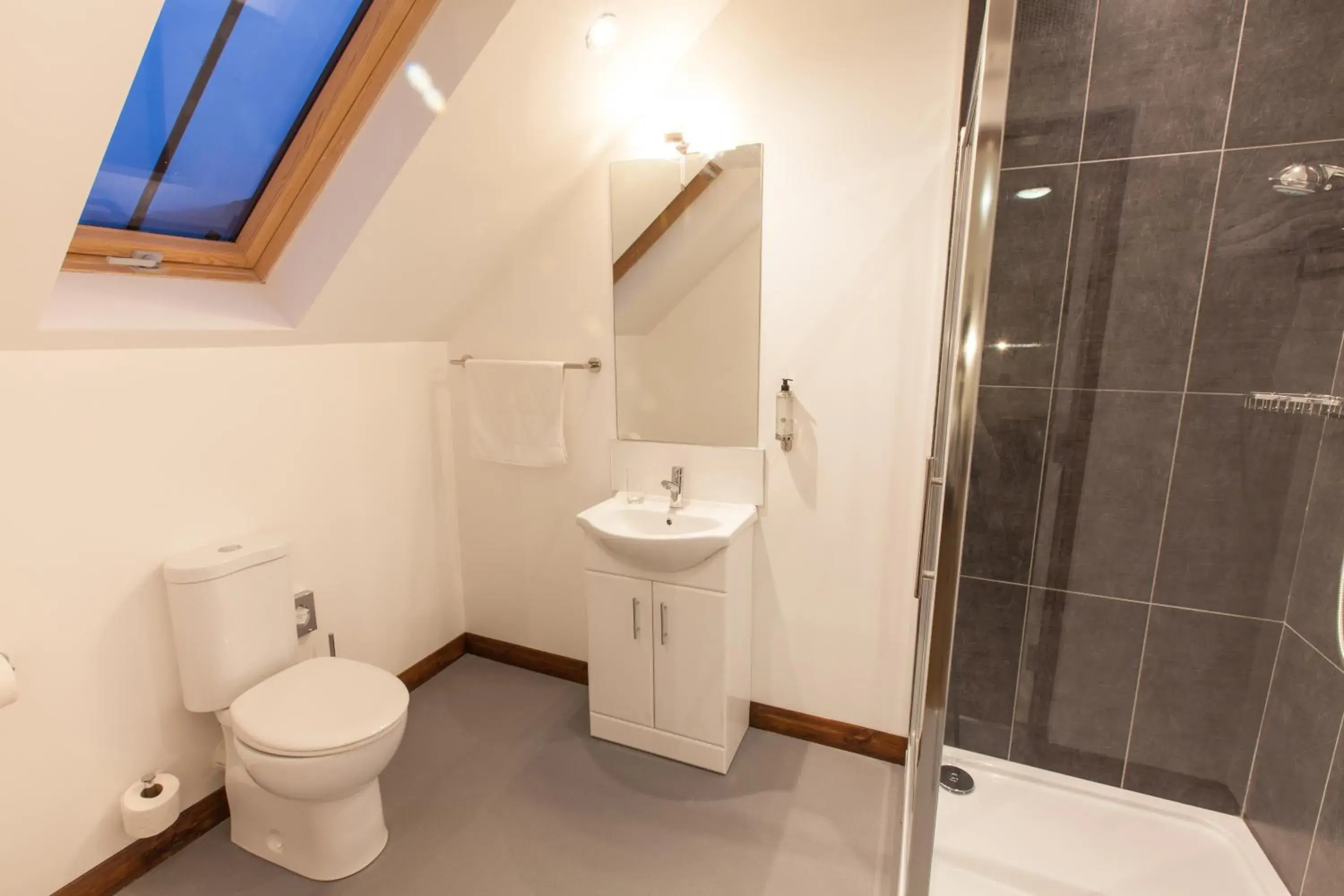 Large Double or Twin Room in The Rostrevor Inn Large Double or Twin Room in The Rostrevor Inn