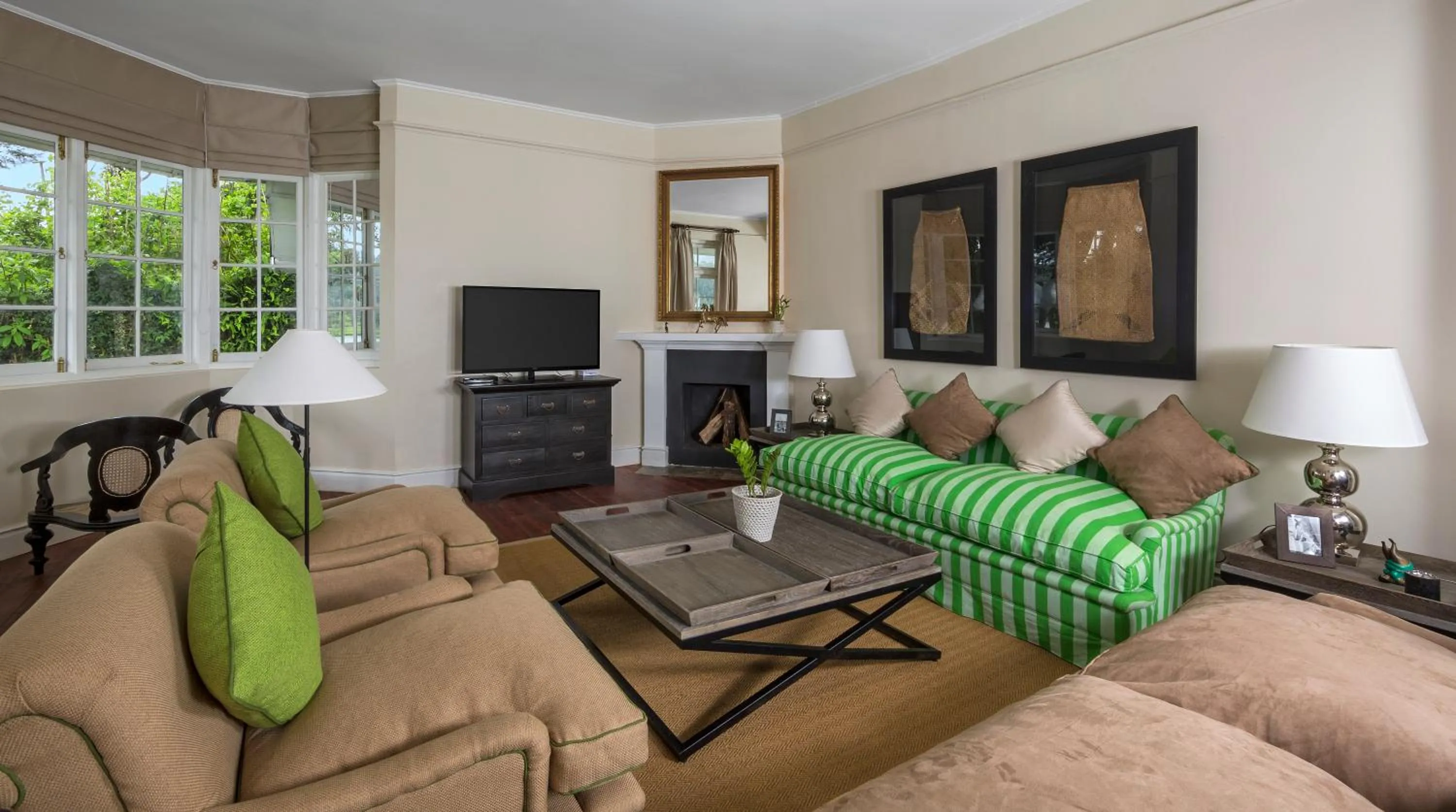 Communal lounge/ TV room in Hill Rise Luxury Villa & Stables by Edwards Collection - Nuwara Eliya