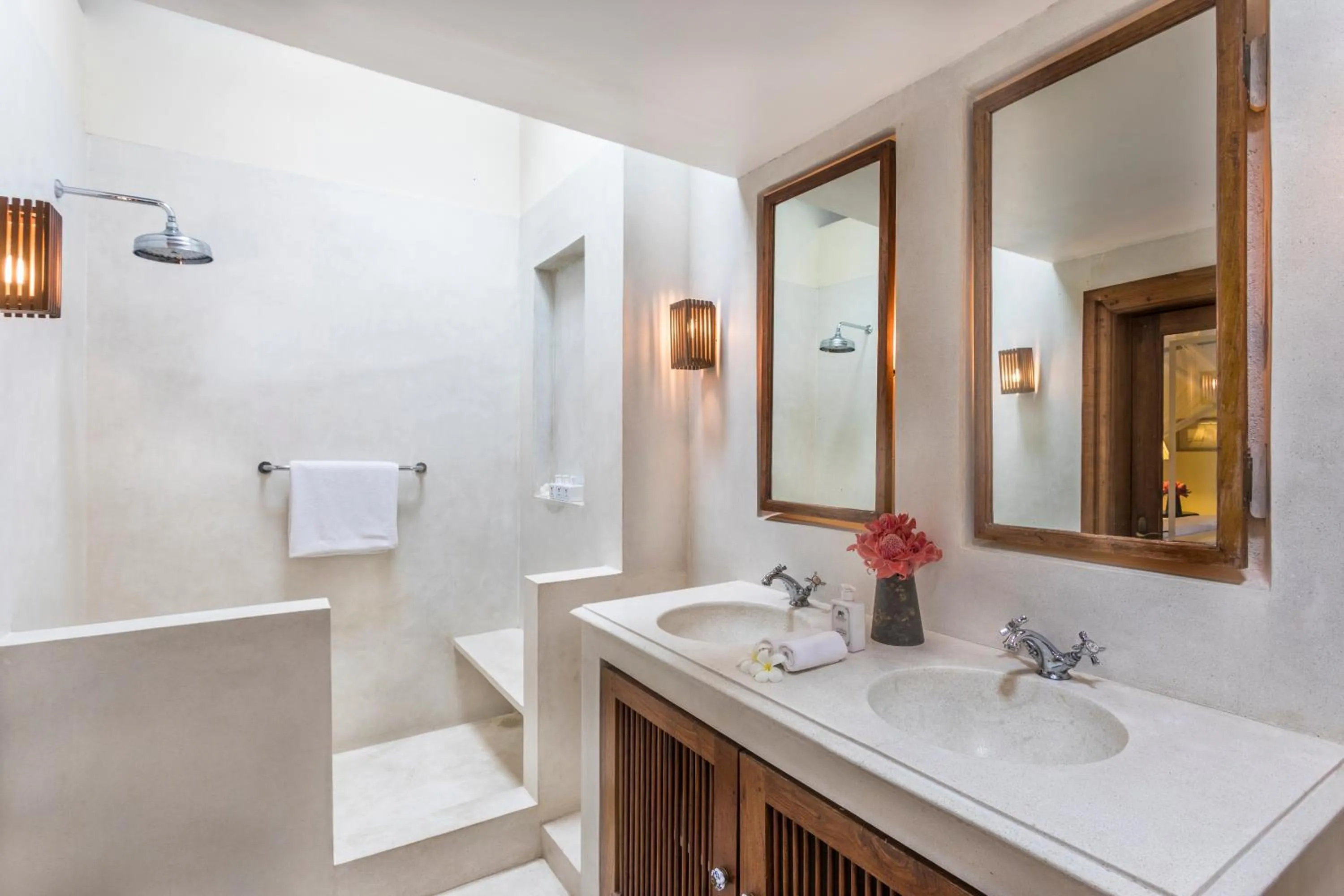 Bathroom in Thambili House by Edwards Collection - Galle Fort