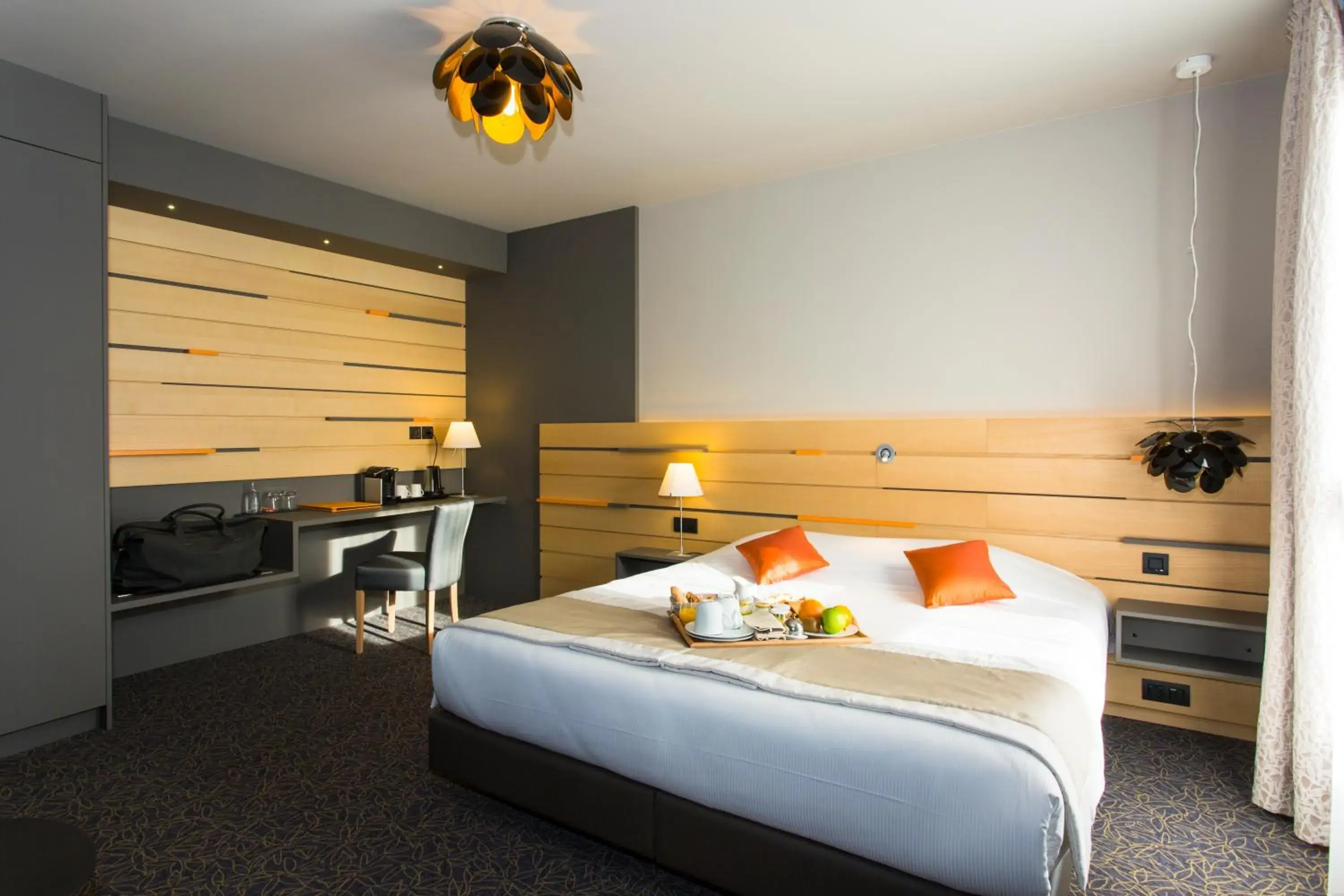 Comfort Double Room in Logis Hôtel du Morvan - Restaurant la Table de Jérôme Comfort Double Room in Logis Hôtel du Morvan - Restaurant la Table de Jérôme