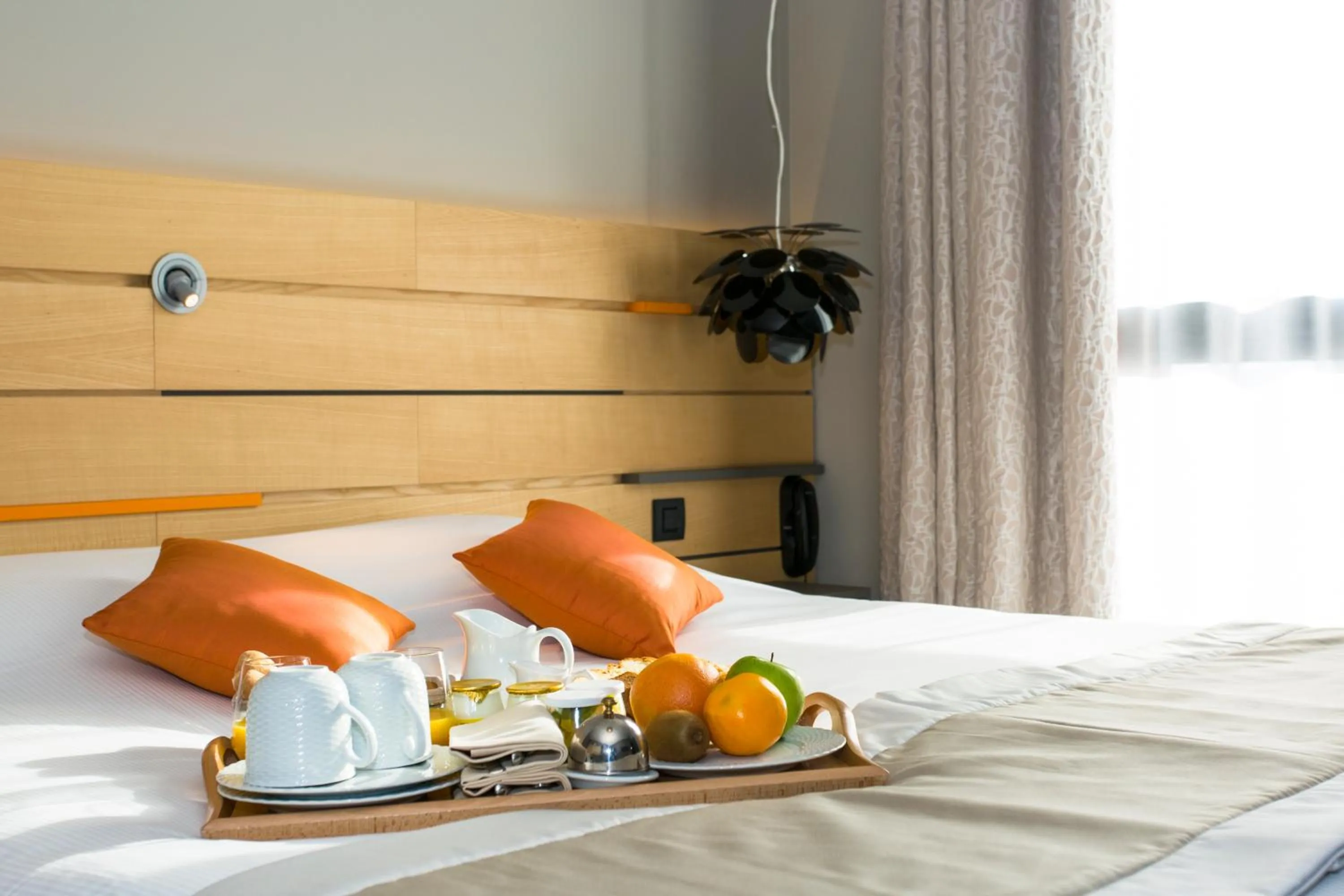 Bed in Logis Hôtel du Morvan - Restaurant la Table de Jérôme