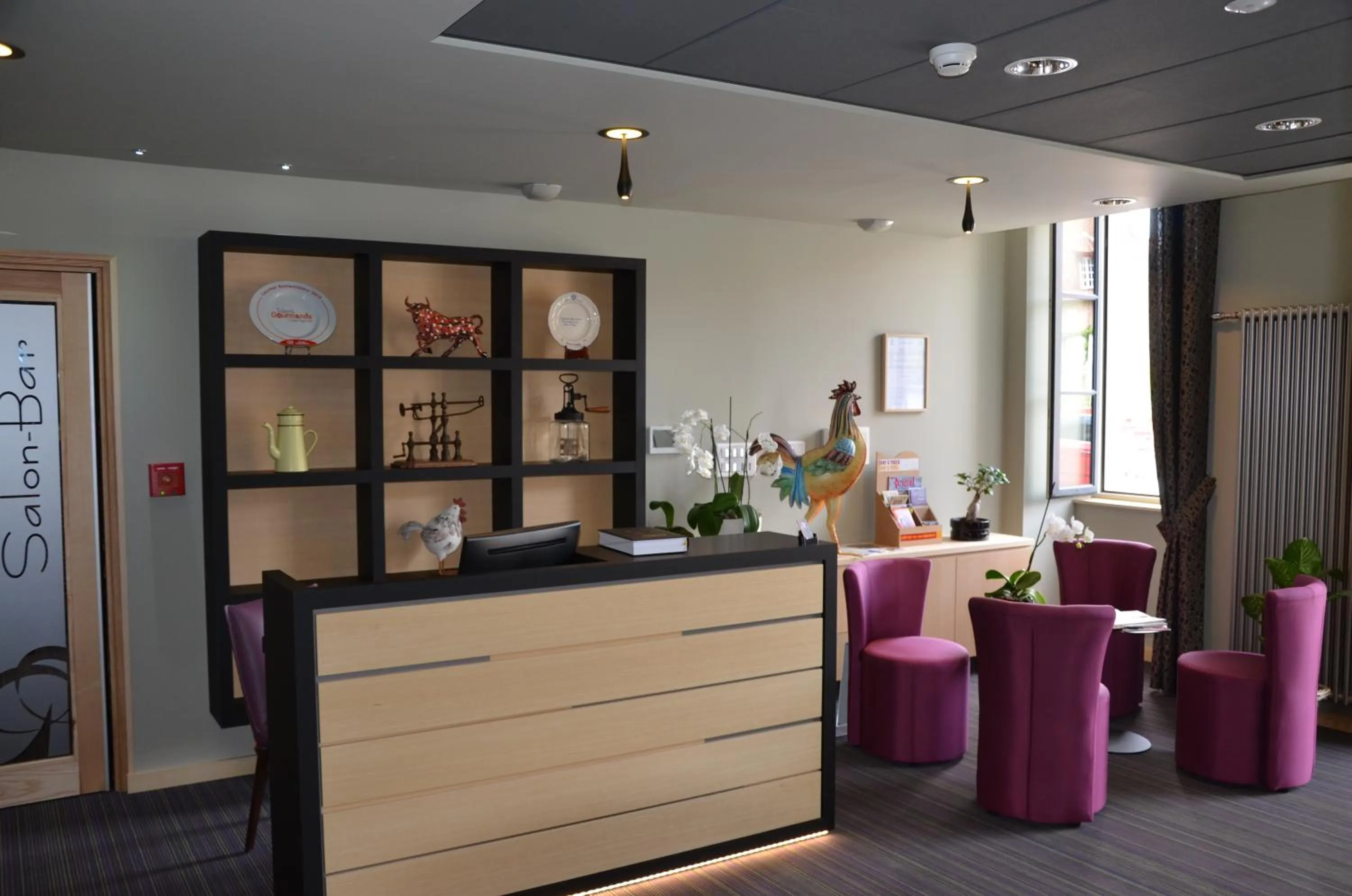 Lobby or reception in Logis Hôtel du Morvan - Restaurant la Table de Jérôme