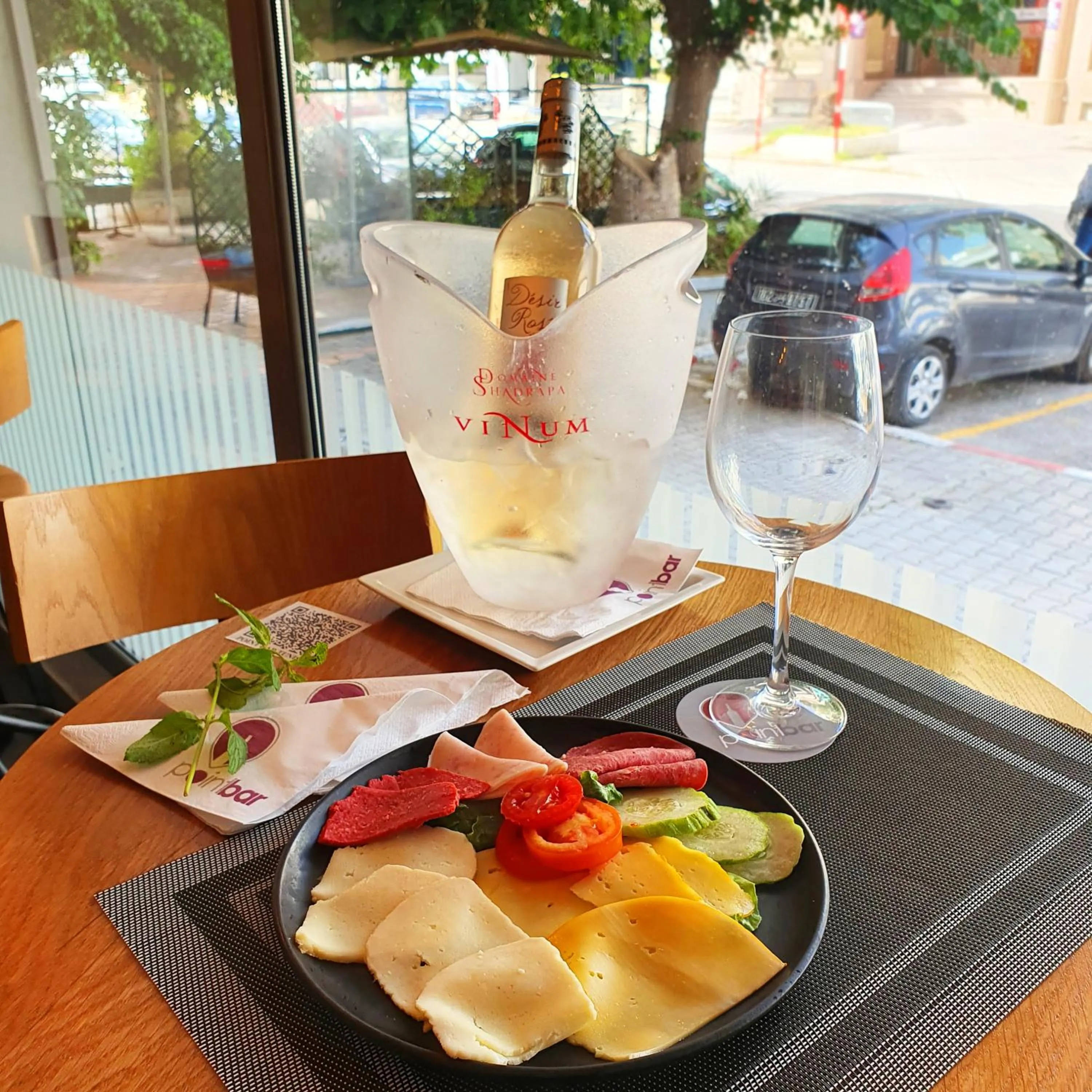 Food and drinks in Hôtel Belvédère Fourati