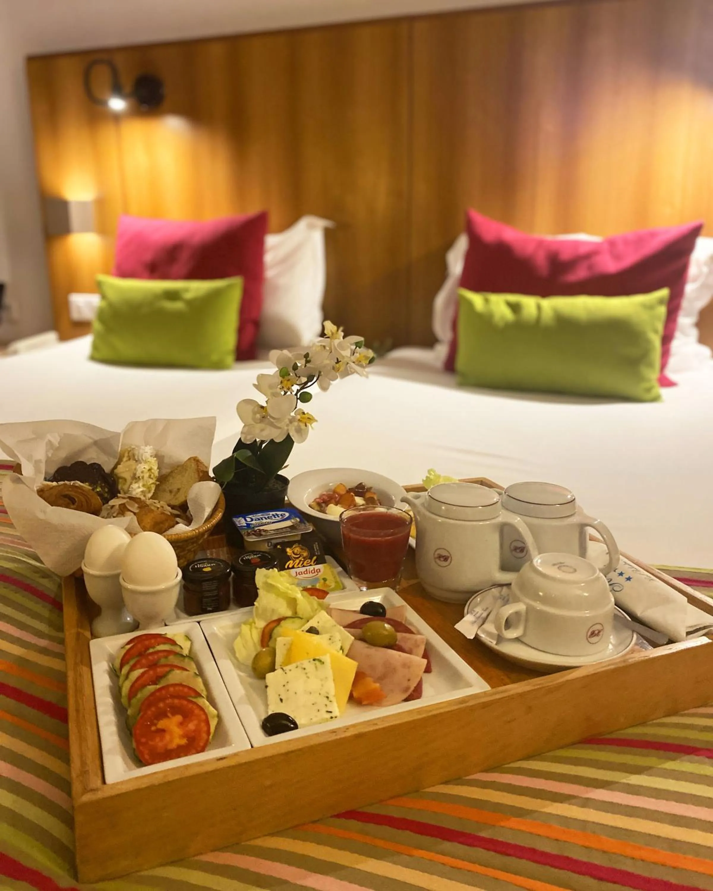 Continental breakfast, Bed in Hôtel Belvédère Fourati