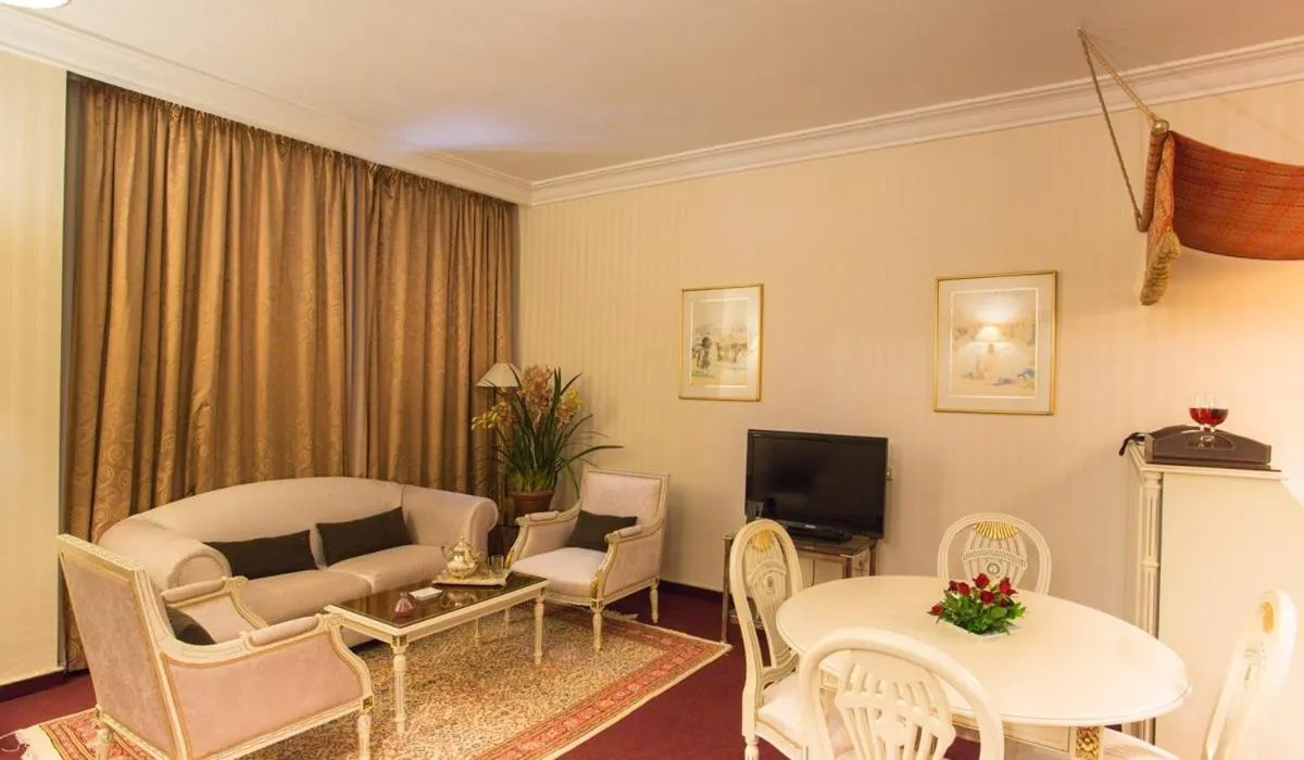 TV and multimedia in Hôtel Belvédère Fourati