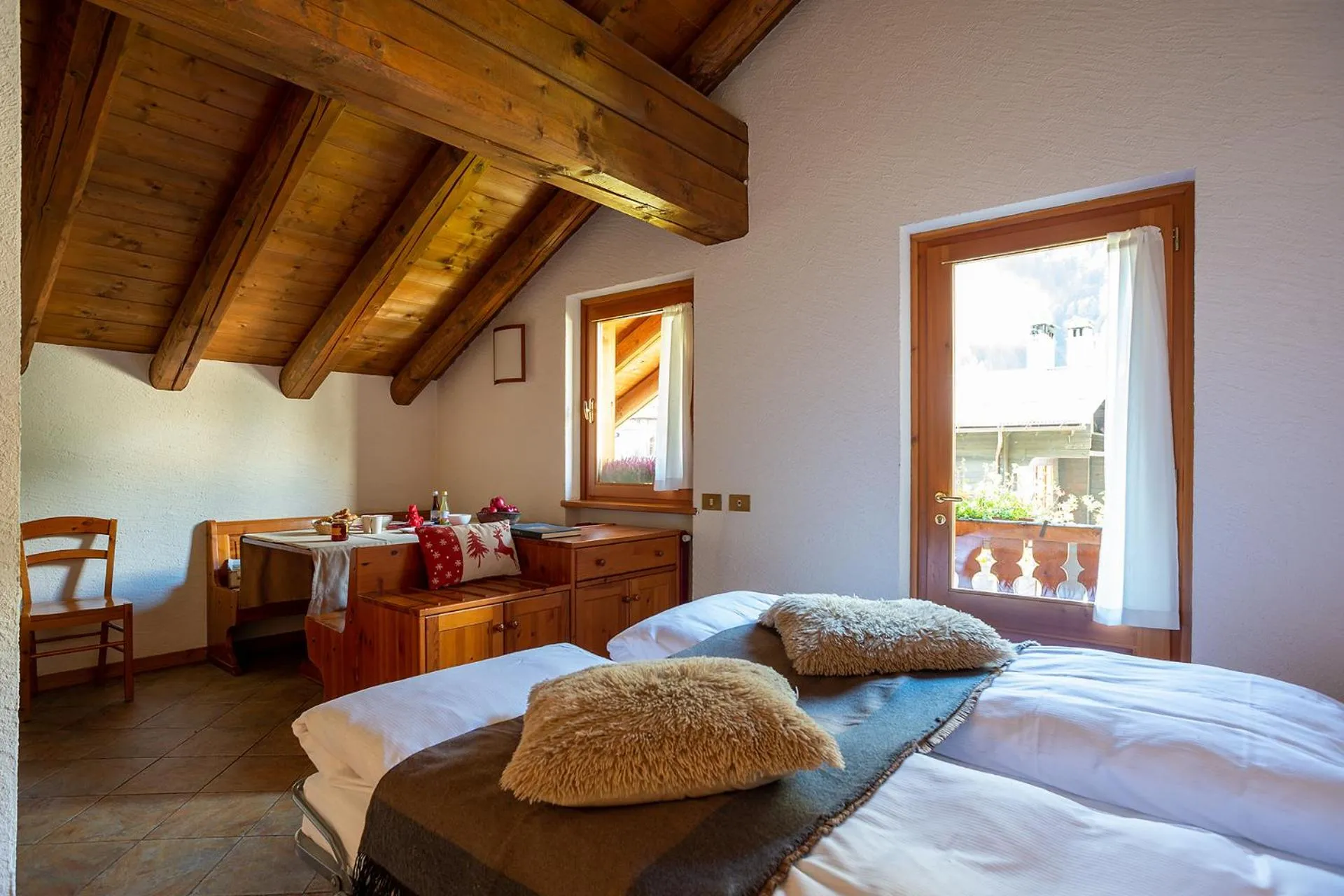 Living room, Bed in Residence Monterosa