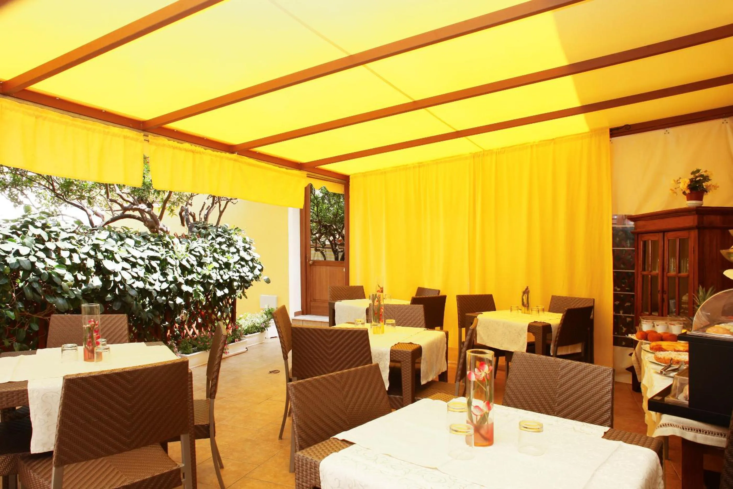 Buffet breakfast in Coralia Bed & Breakfast