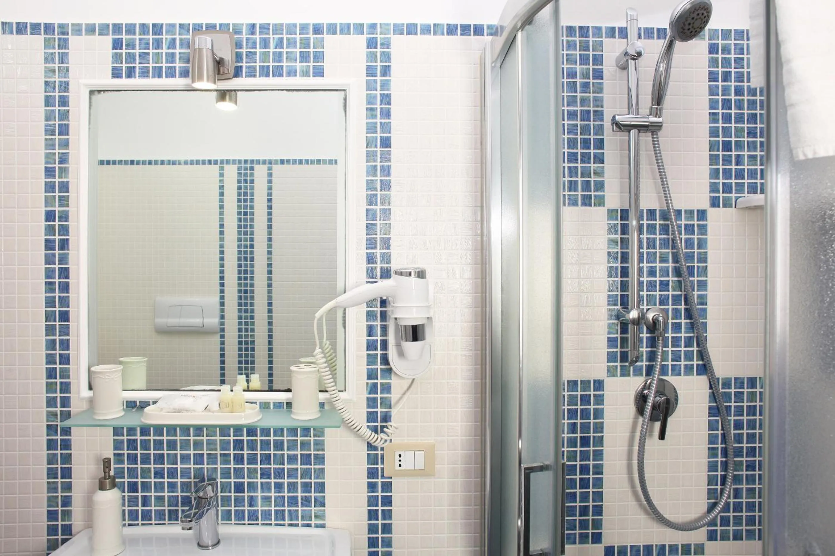 Shower in Coralia Bed & Breakfast