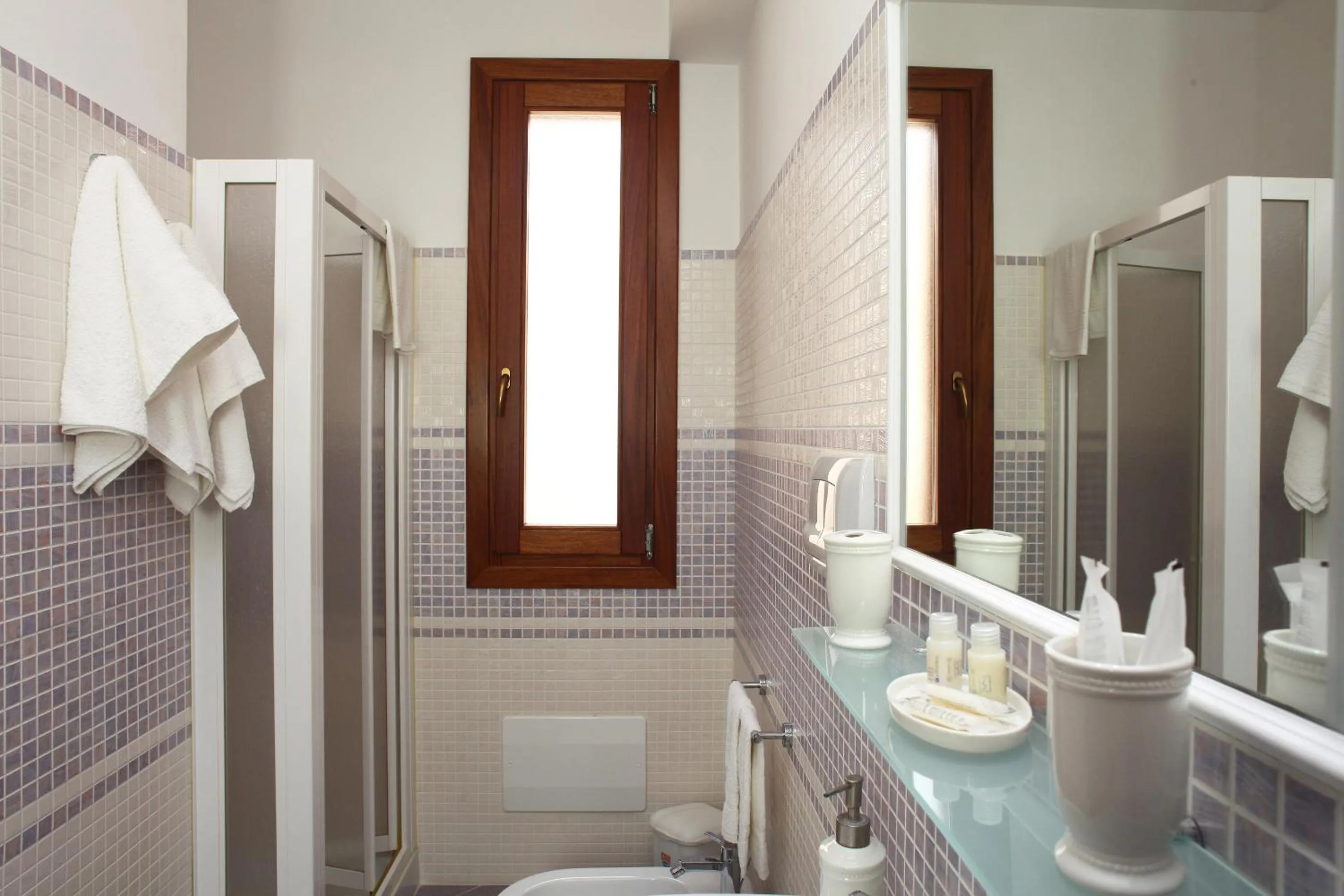 Shower in Coralia Bed & Breakfast