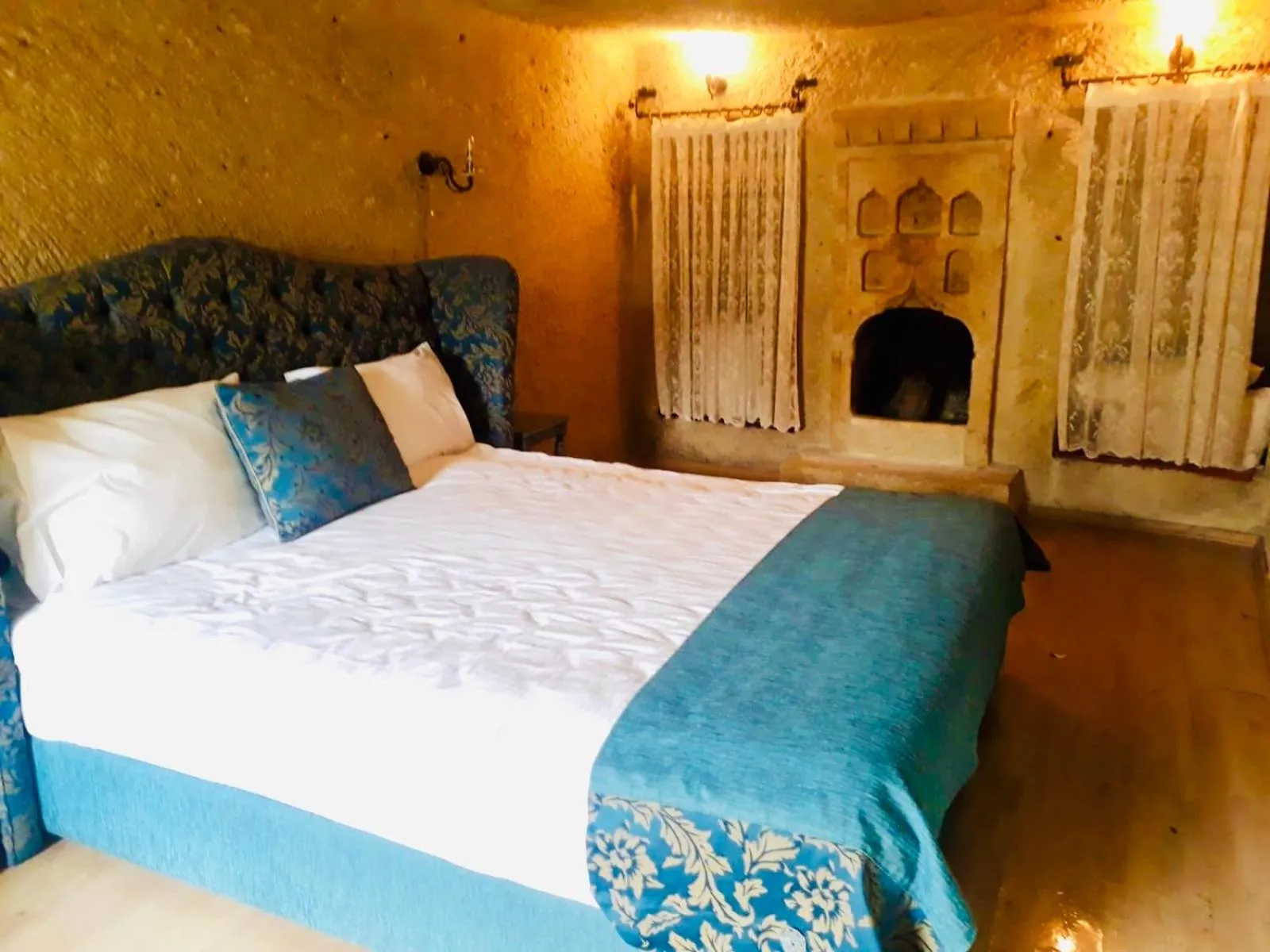 Decorative detail, Bed in Elaa Cave Hotel