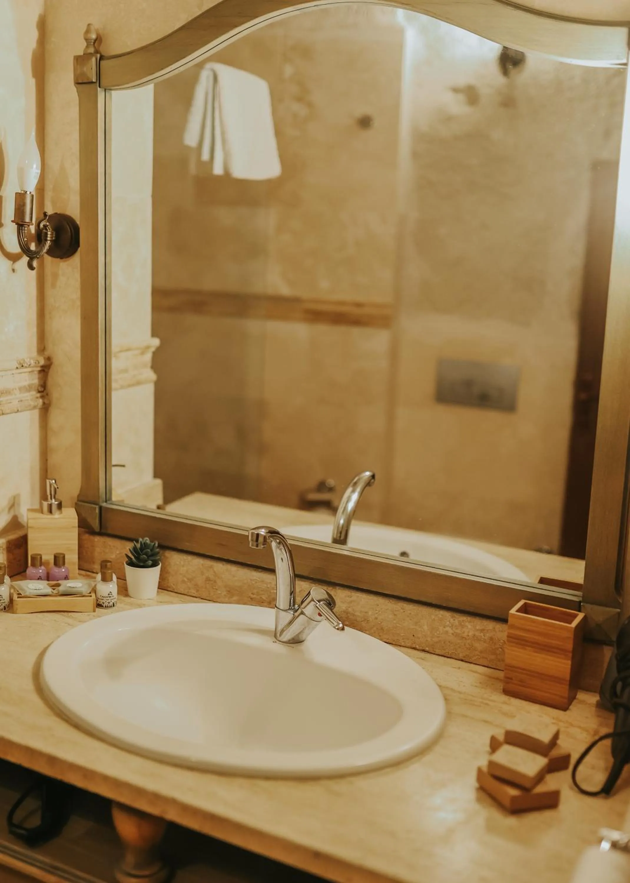 Bathroom in Elaa Cave Hotel
