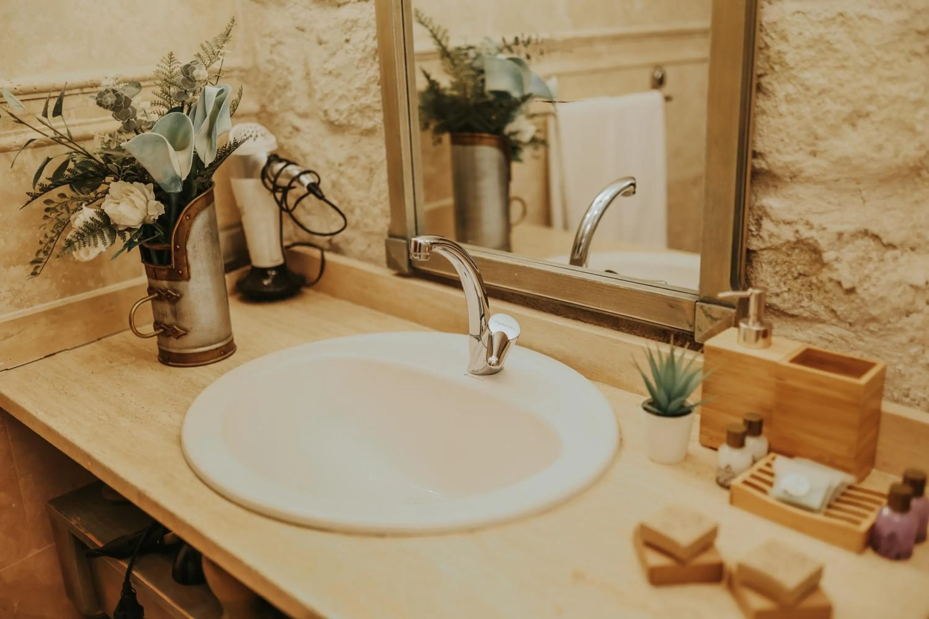 Bathroom in Elaa Cave Hotel