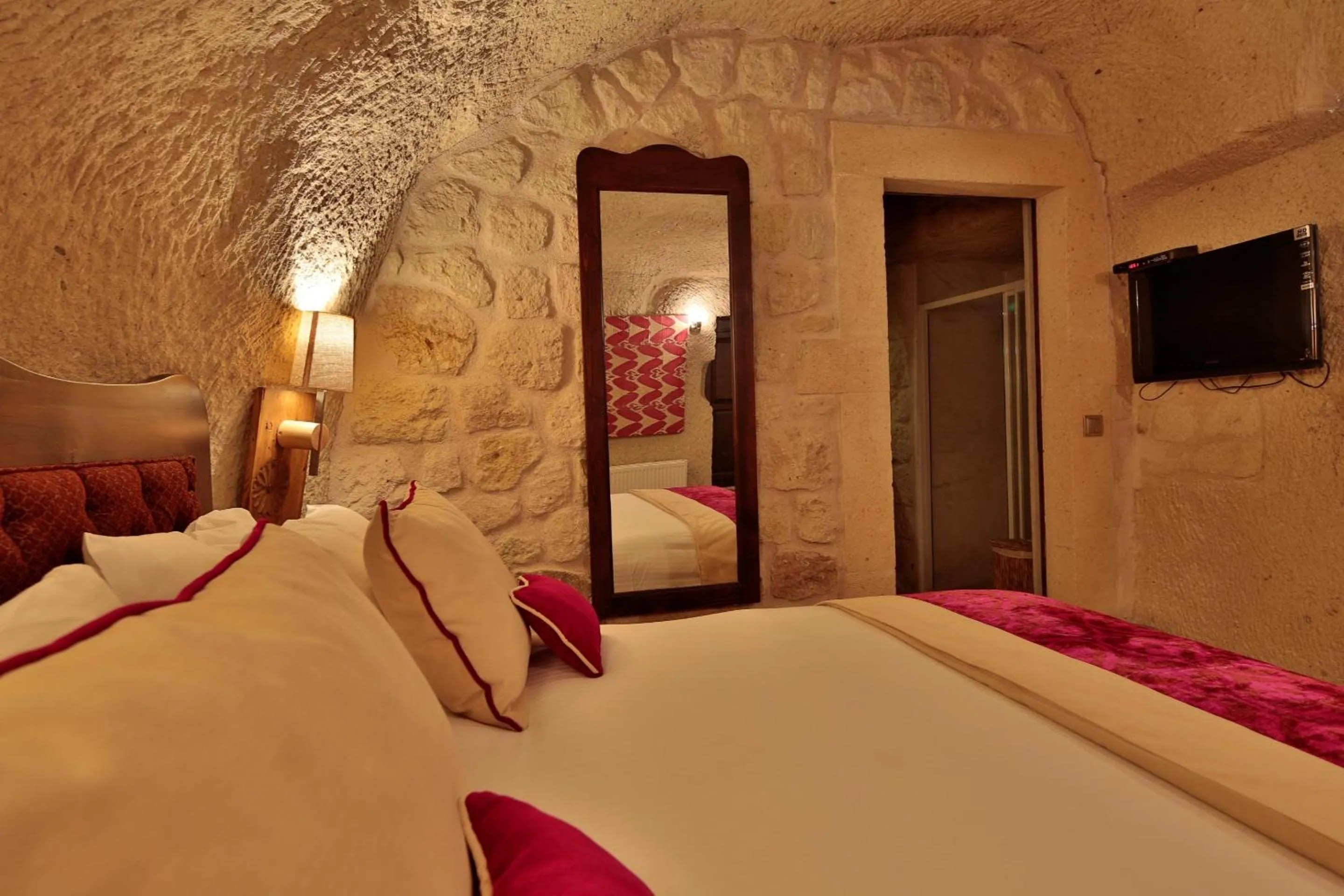 Bed in Elaa Cave Hotel