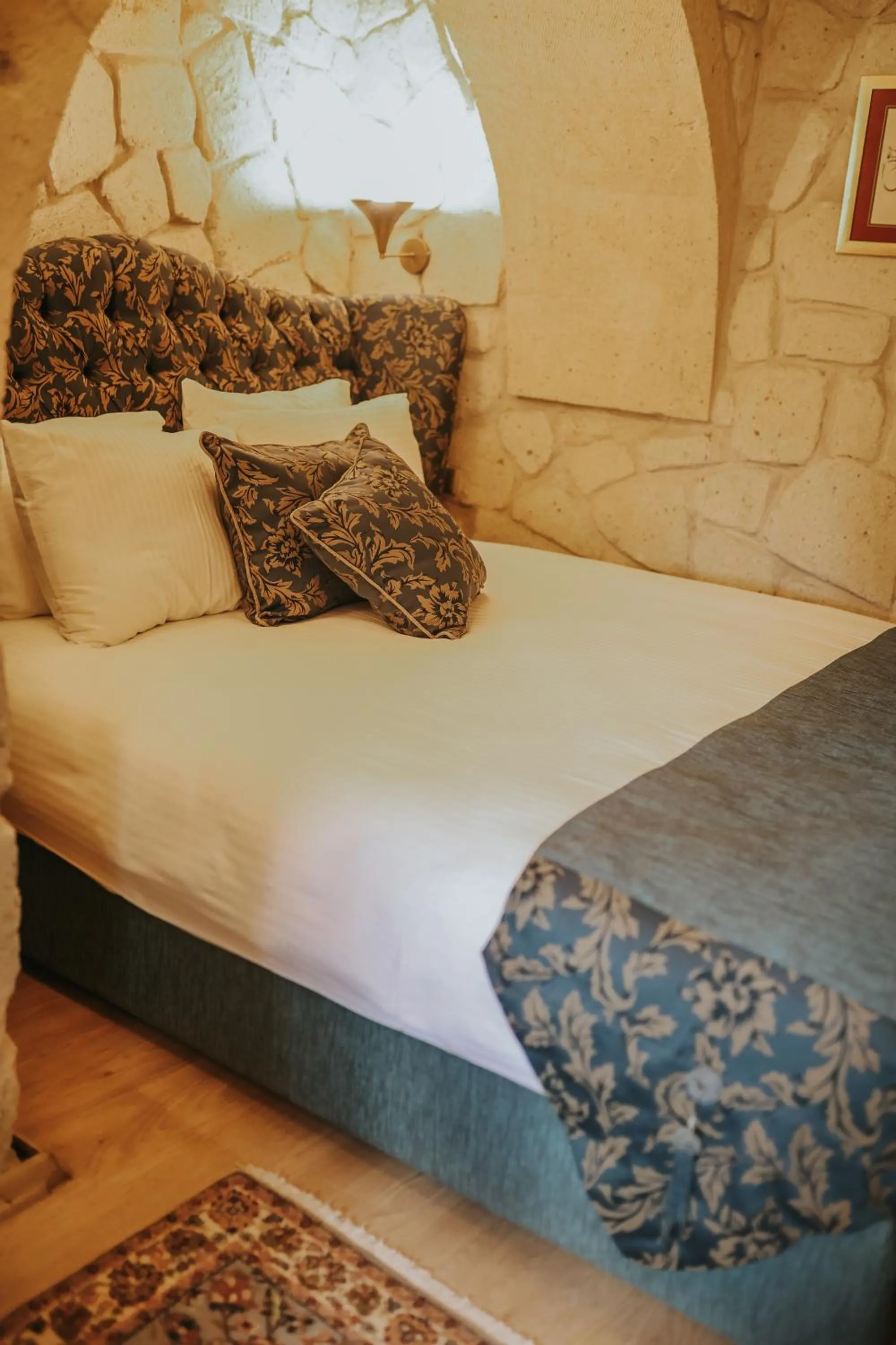 Bed in Elaa Cave Hotel