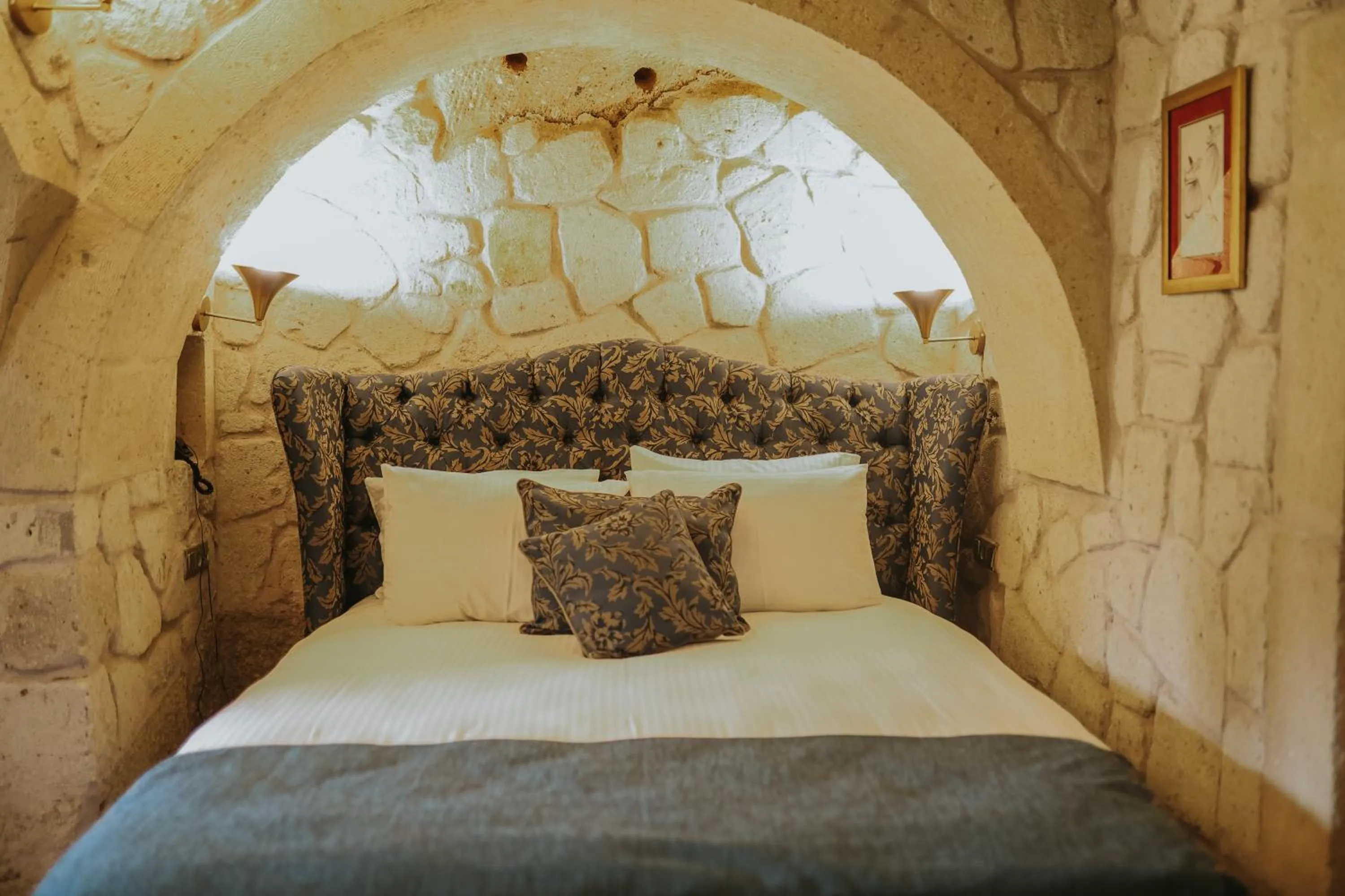 Bed in Elaa Cave Hotel