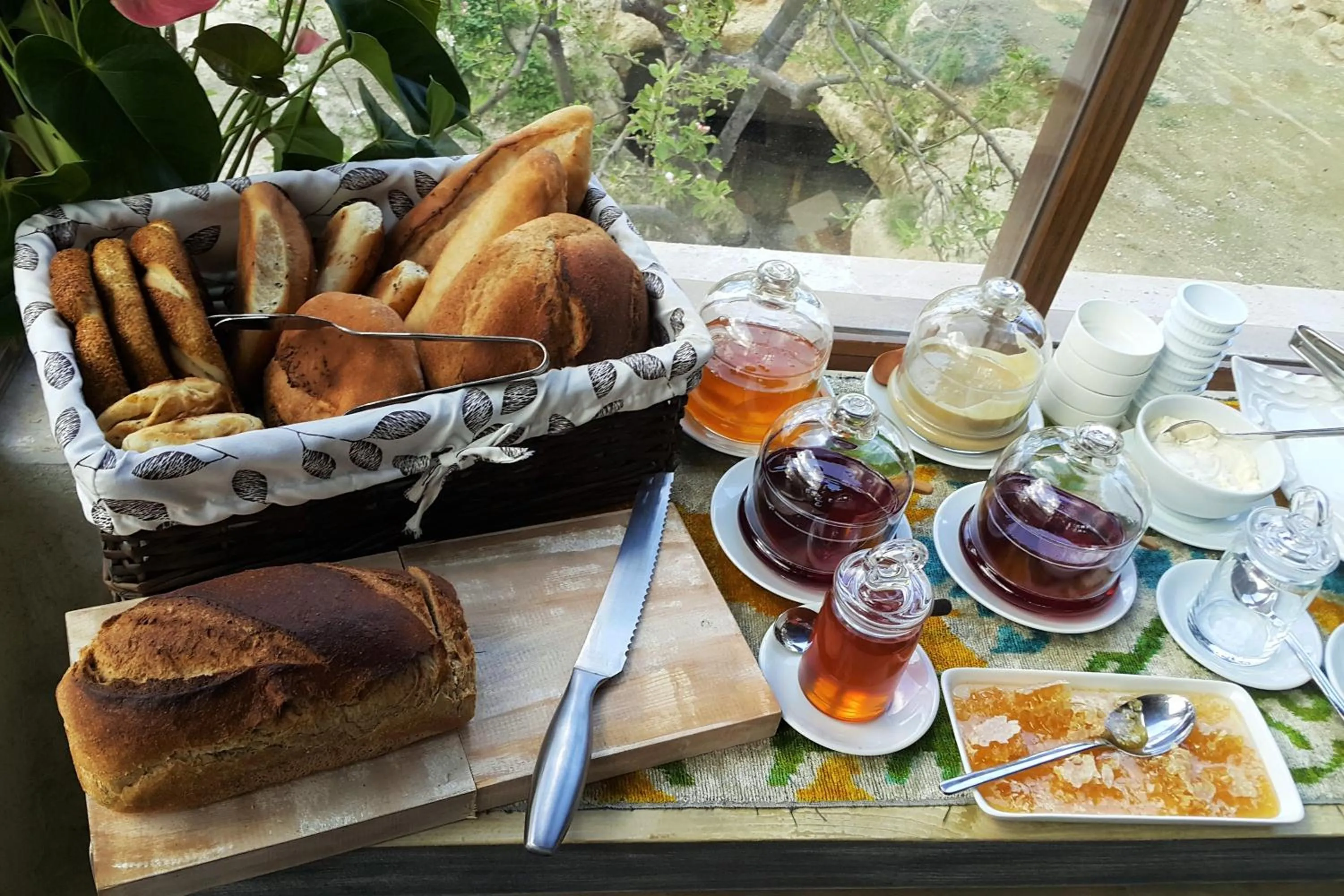 Breakfast in Elaa Cave Hotel