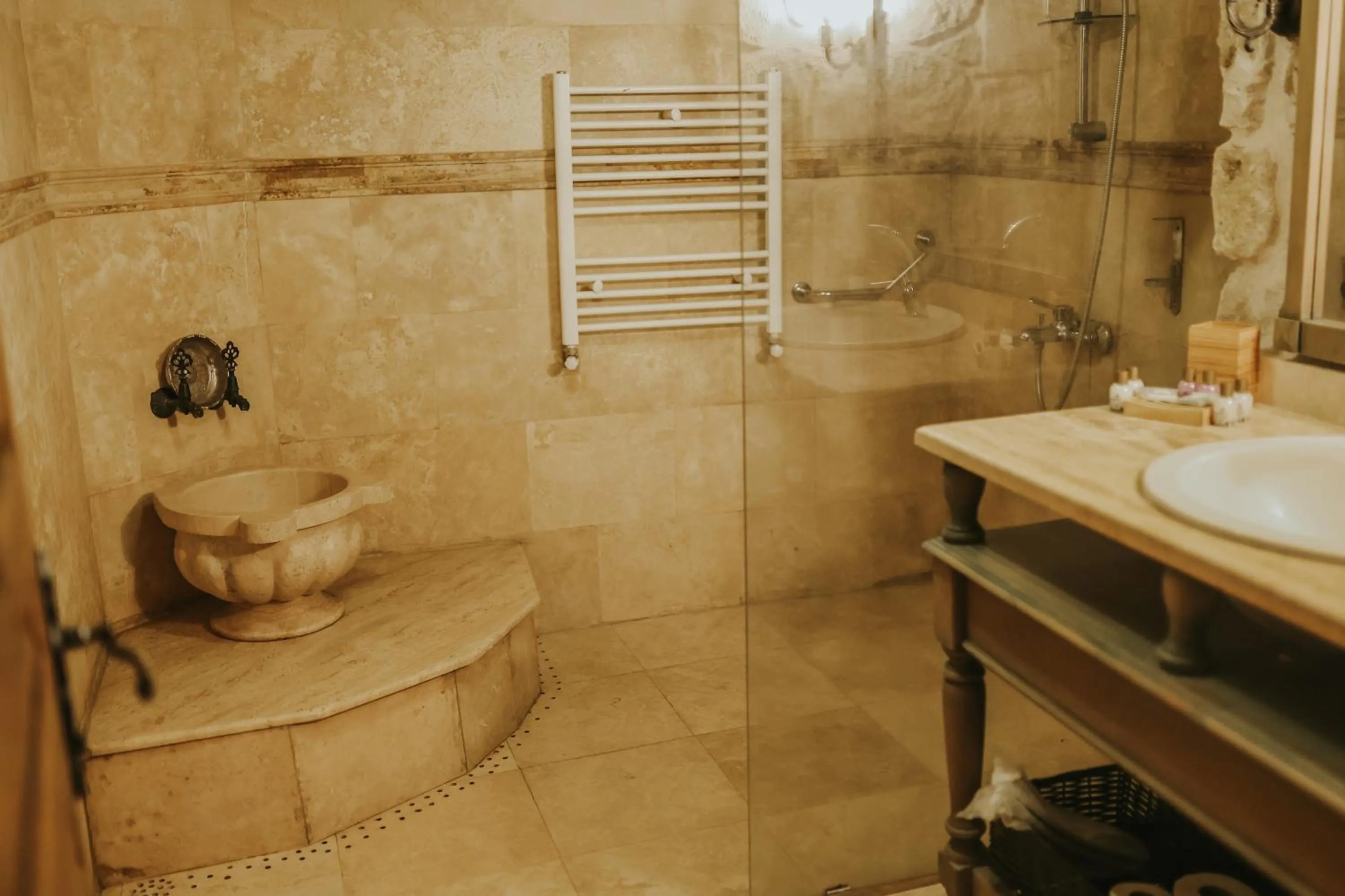 Bathroom in Elaa Cave Hotel