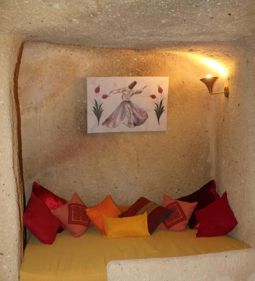 Seating area, Bed in Elaa Cave Hotel