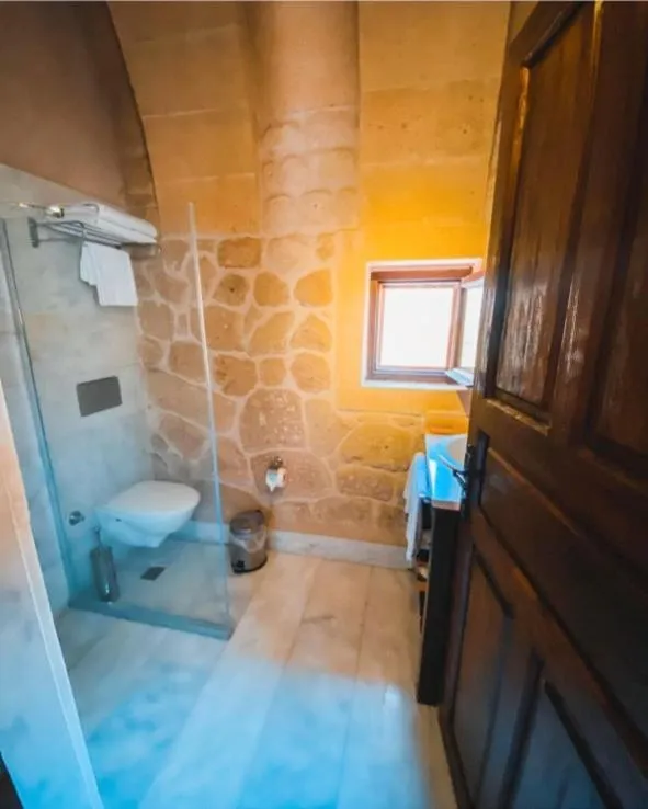 Bathroom in Elaa Cave Hotel