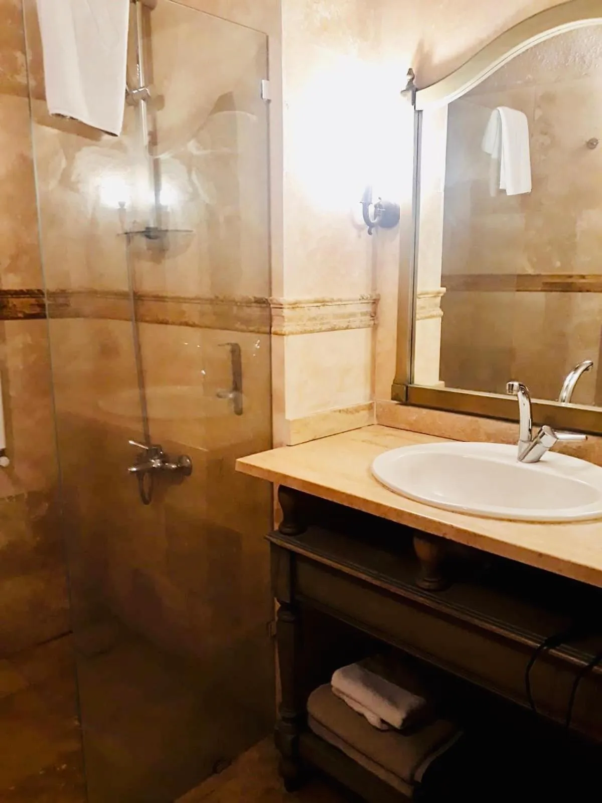 Shower in Elaa Cave Hotel