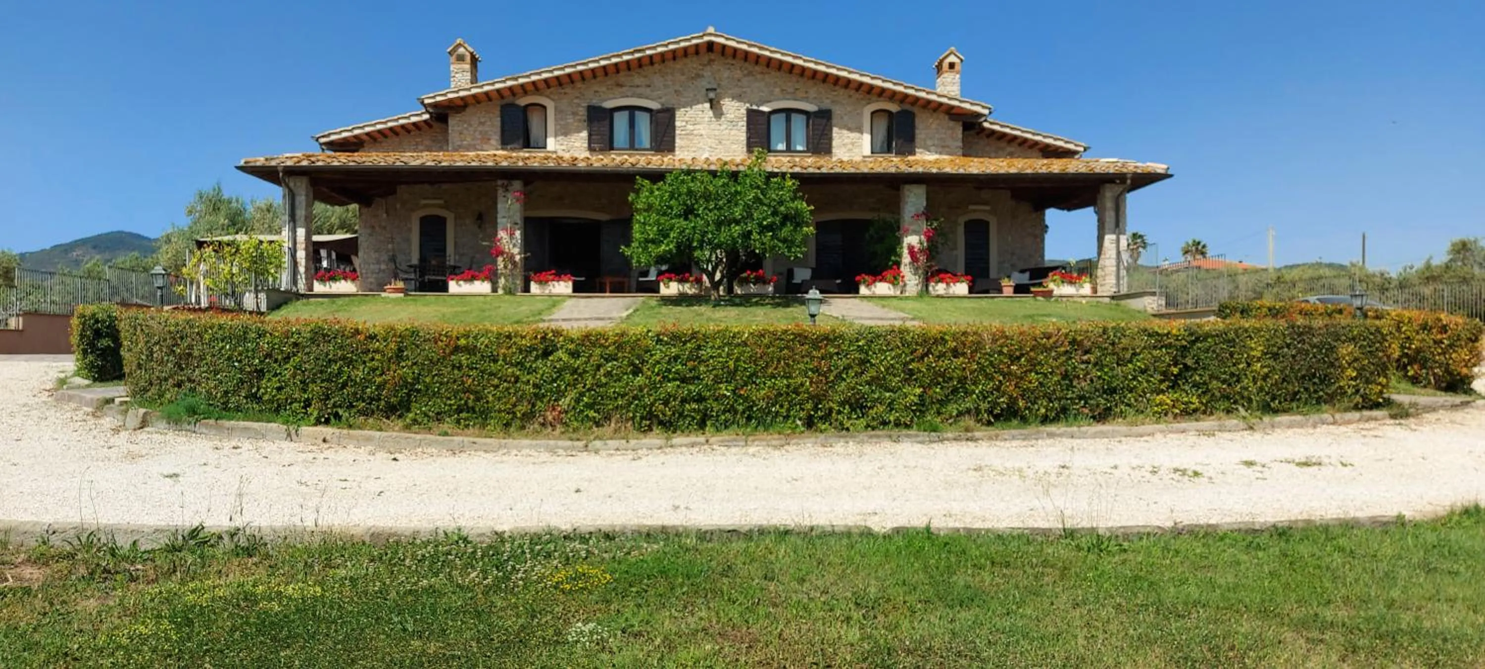 Property building in Villa Klinai