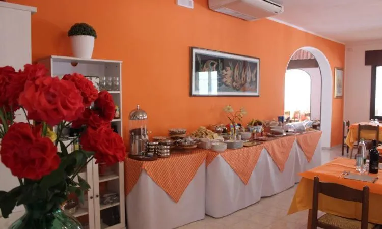 Restaurant/places to eat in Hotel Rex