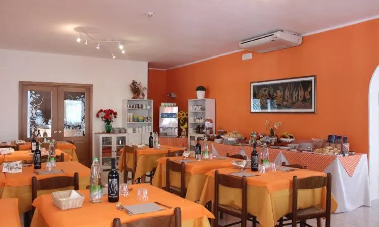 Restaurant/places to eat in Hotel Rex