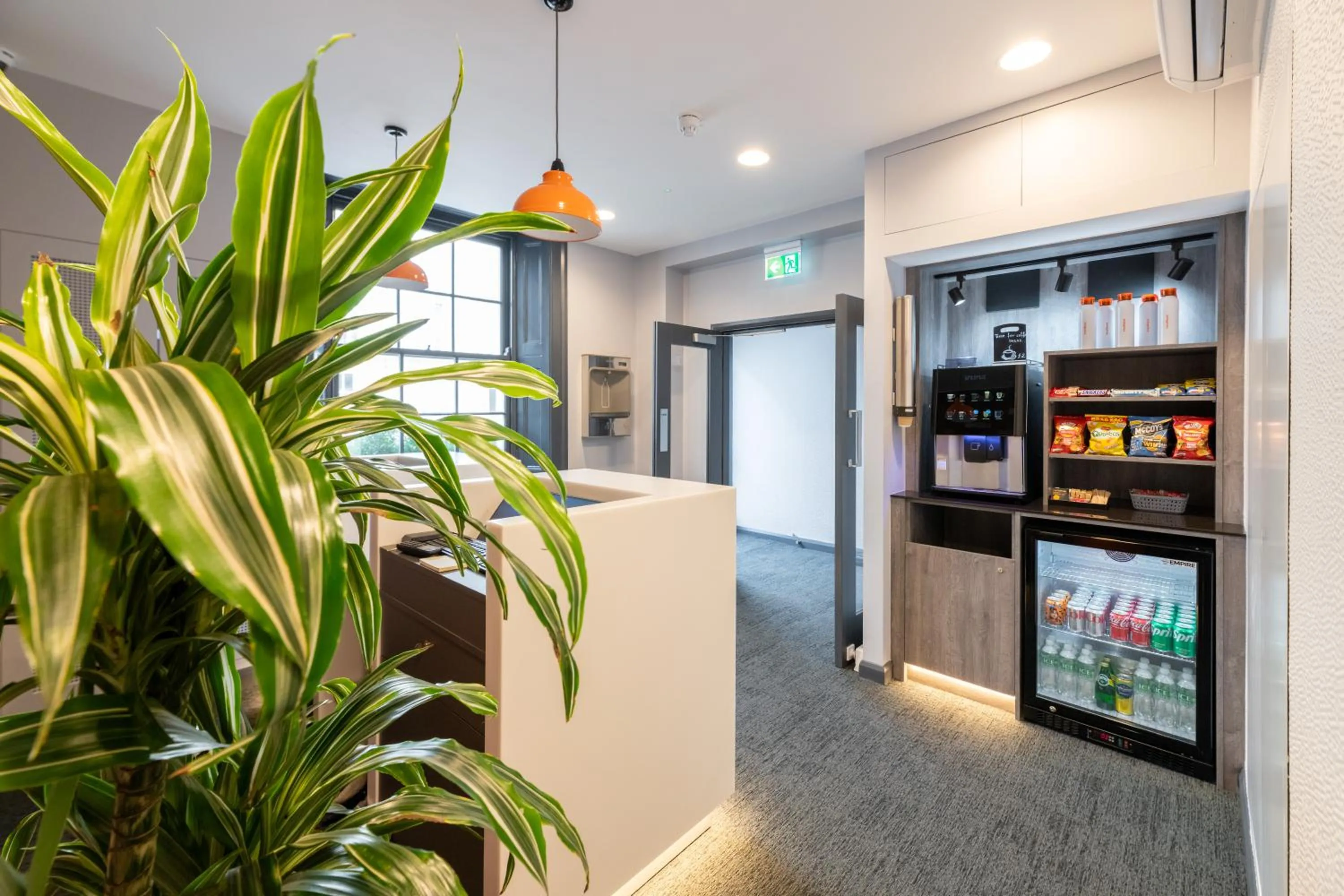 Food and drinks in easyHotel Victoria