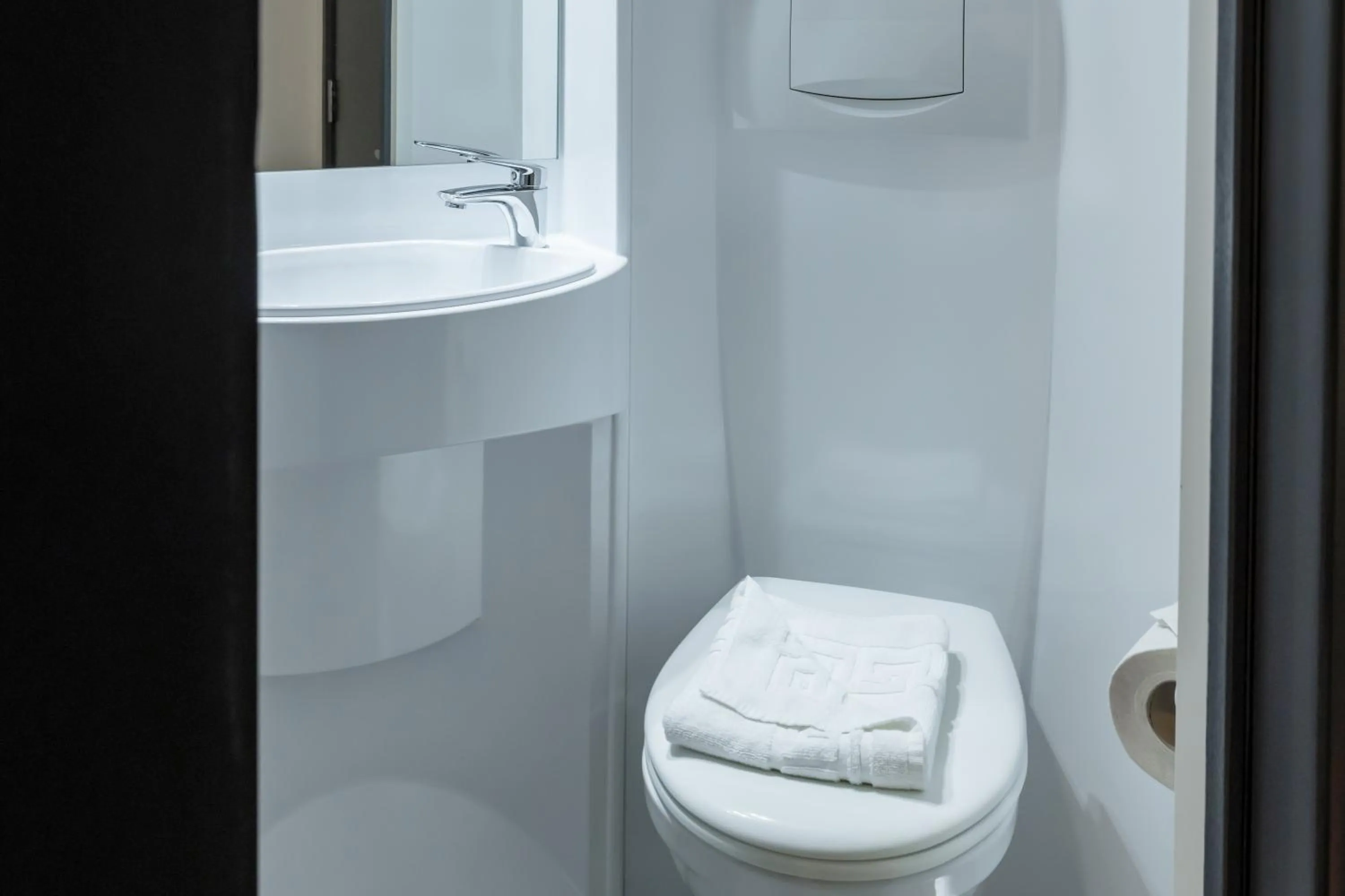 Bathroom in easyHotel Victoria