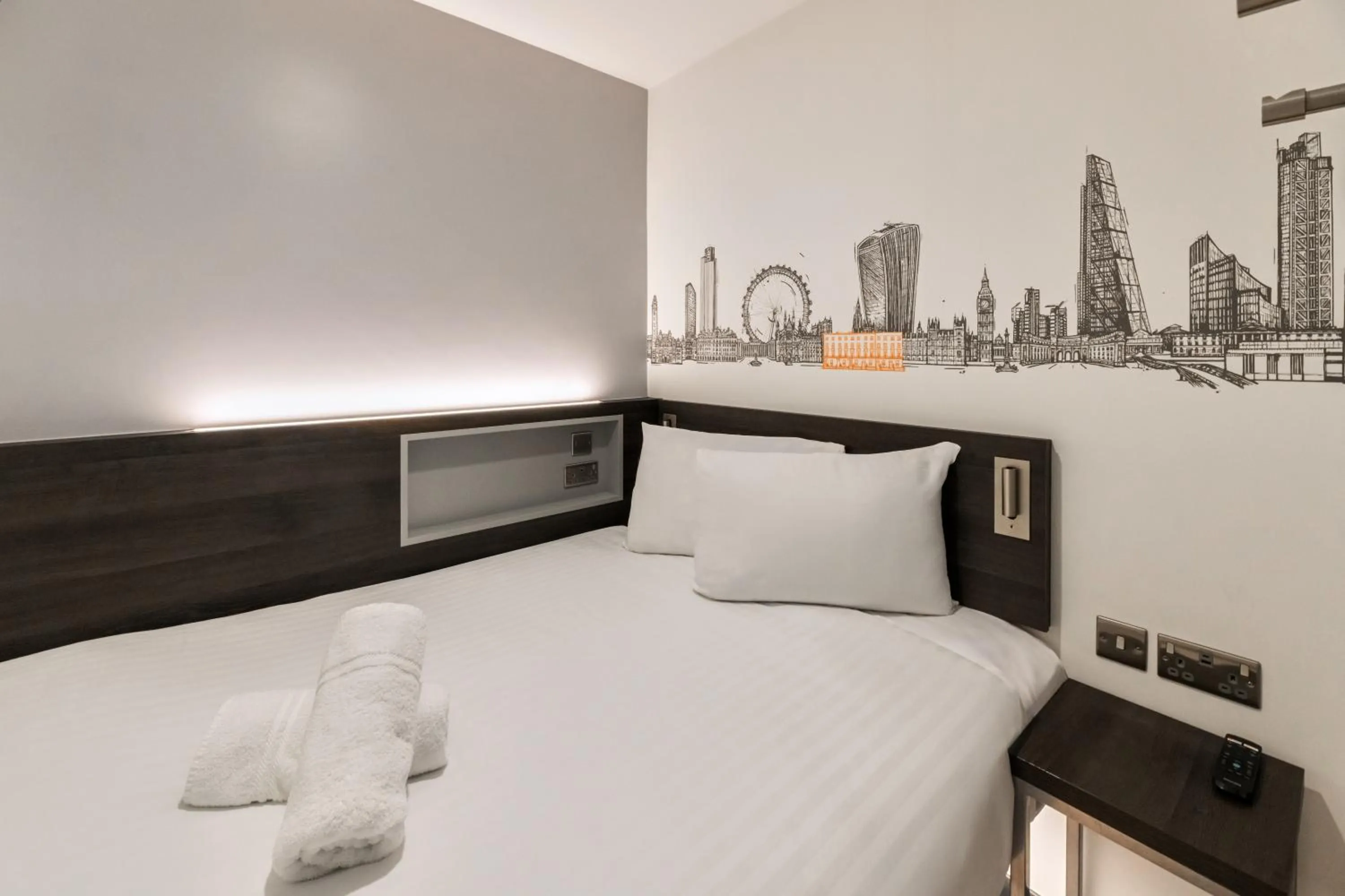 Bed in easyHotel Victoria