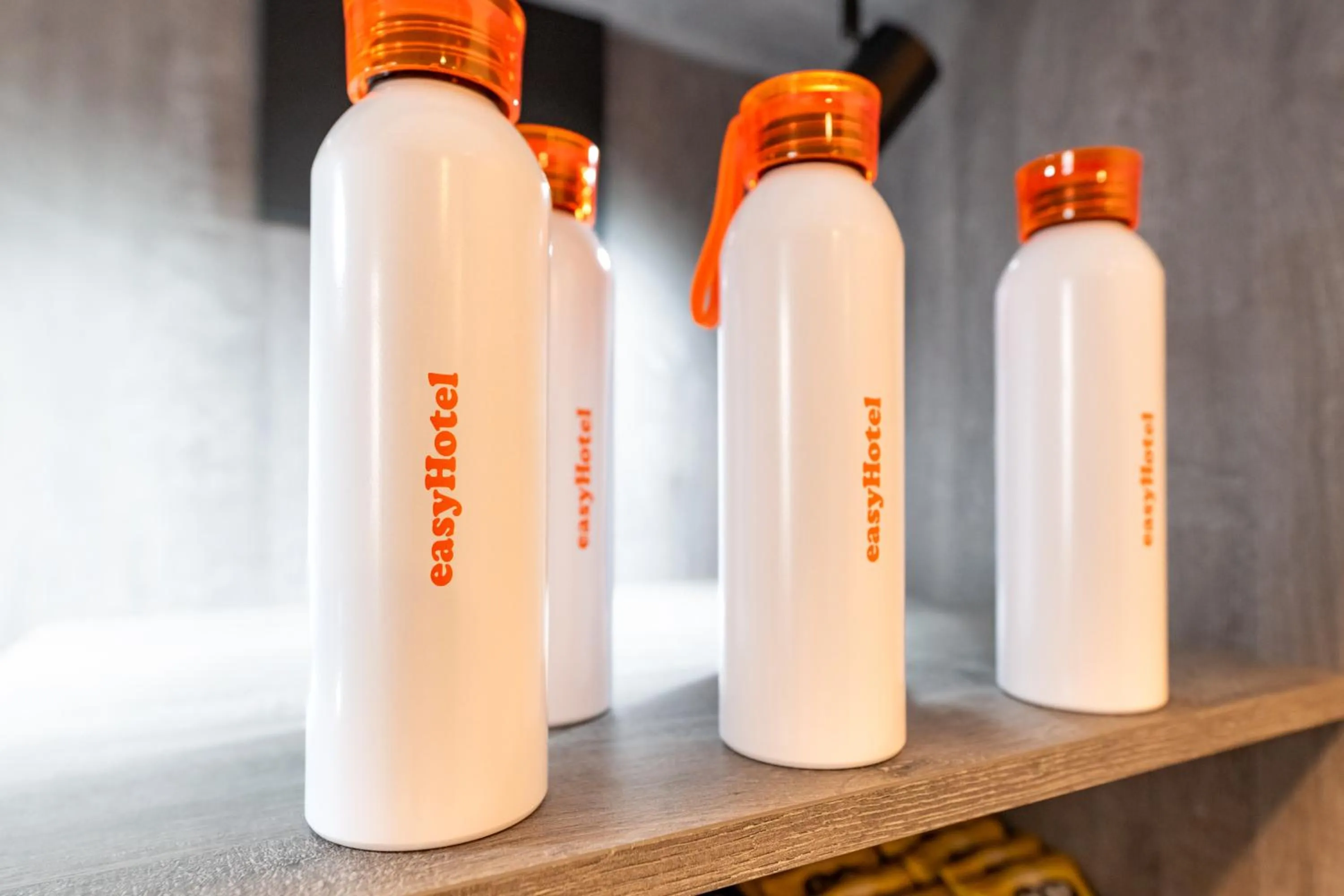 Drinks in easyHotel Victoria