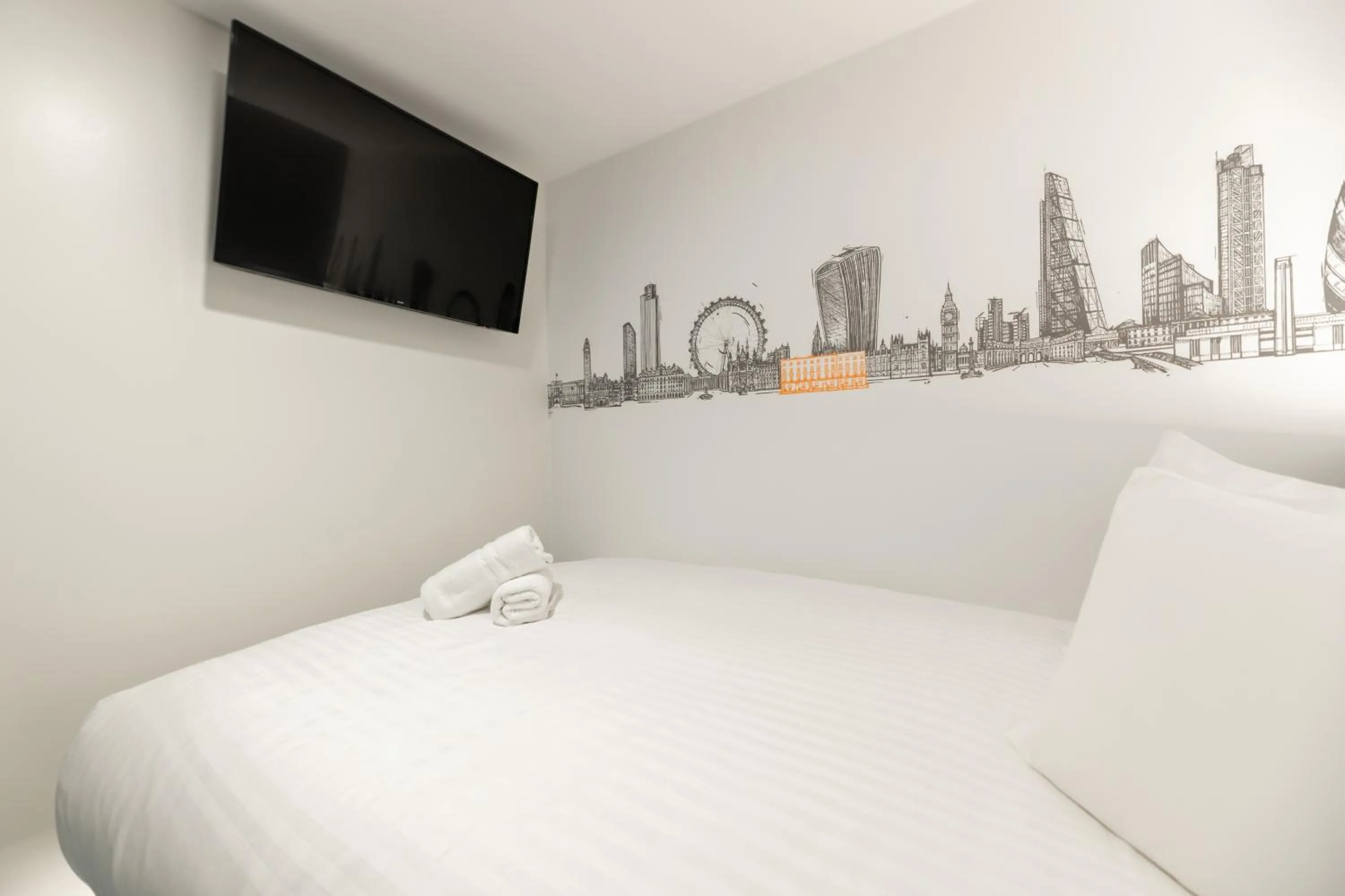 Bed in easyHotel Victoria