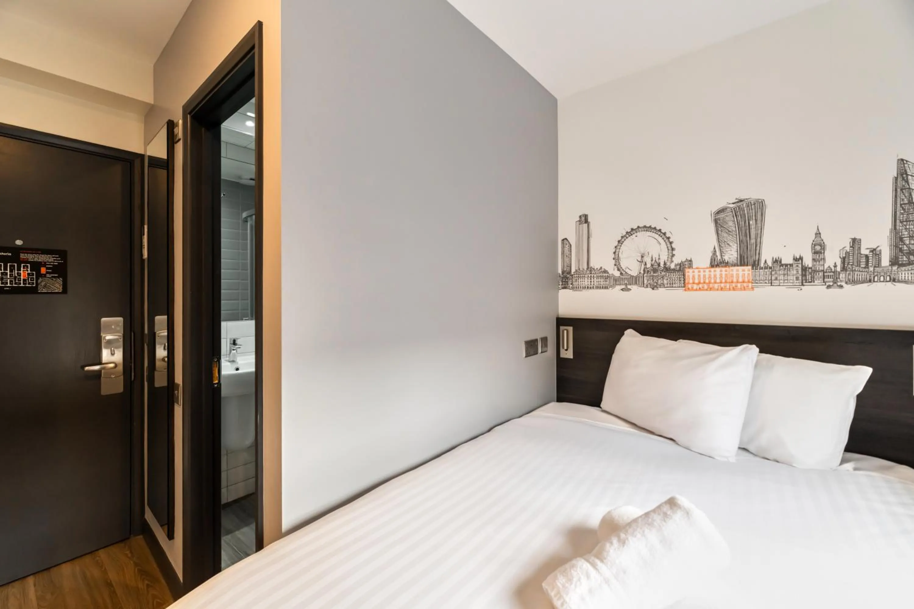 Photo of the whole room, Bed in easyHotel Victoria